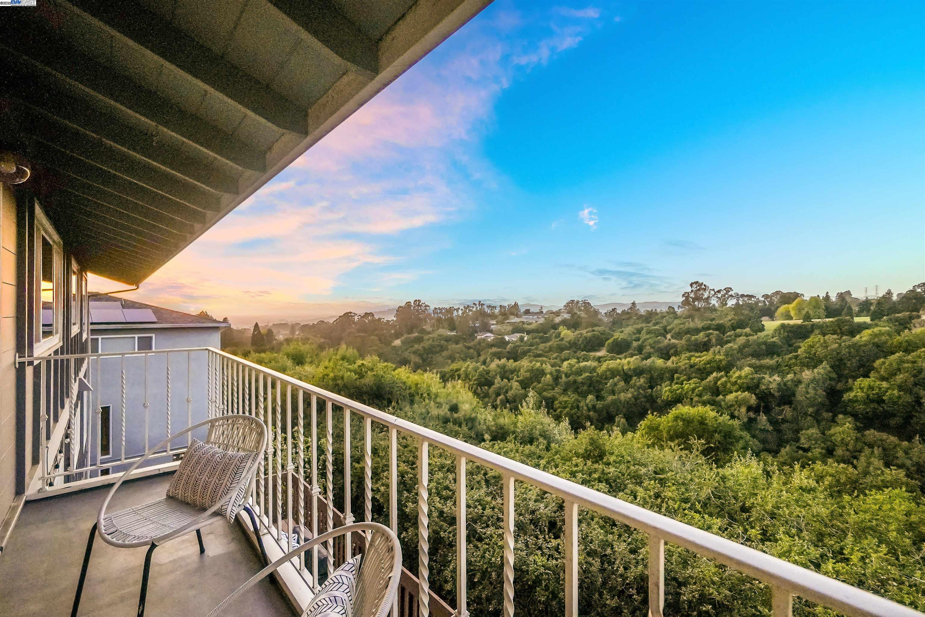 Detail Gallery Image 35 of 55 For 3218 Oakes Dr, Hayward,  CA 94542 - 5 Beds | 3/1 Baths