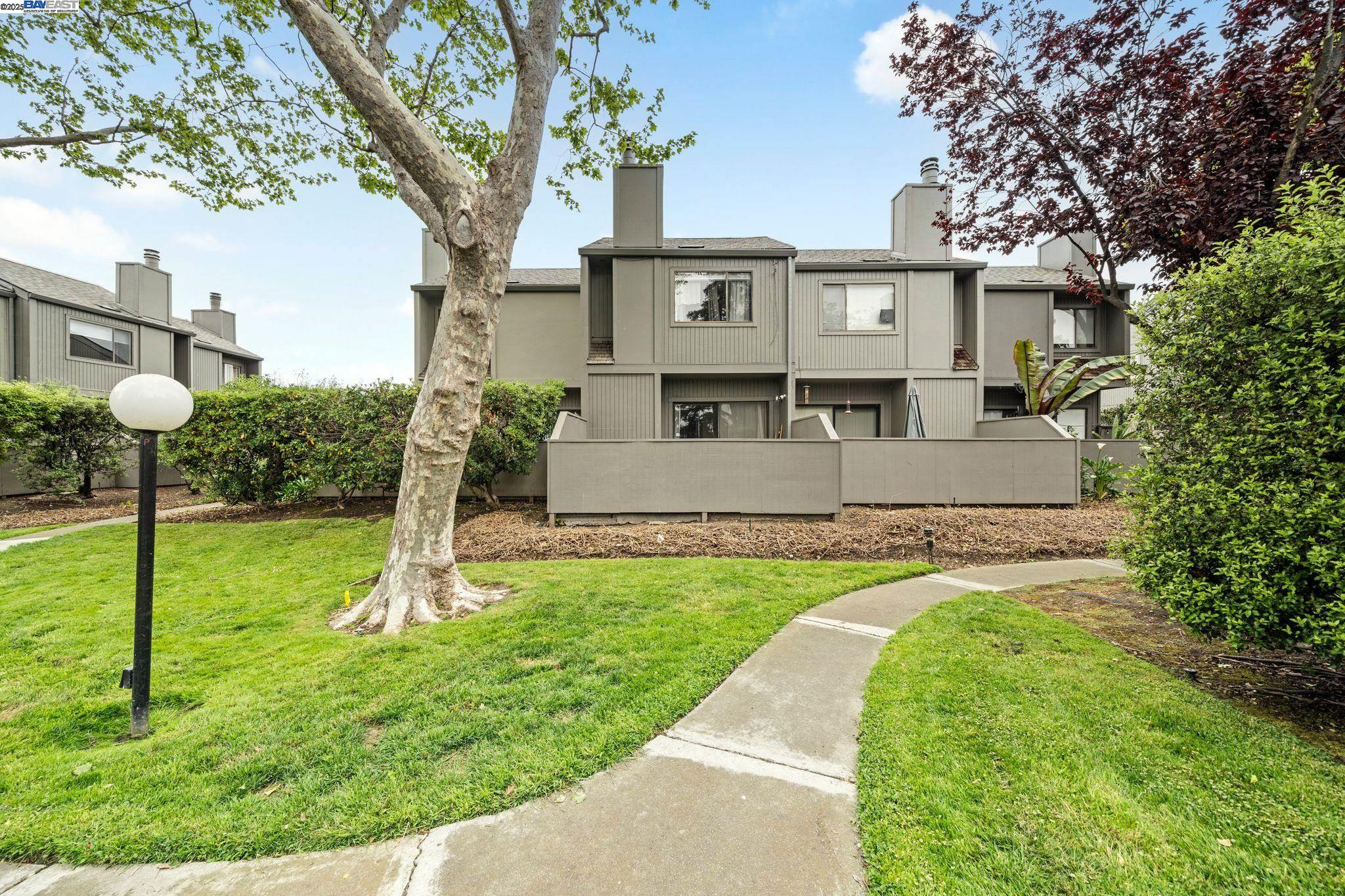 More Details about MLS # 41095333 : 1044 CLUBHOUSE DR