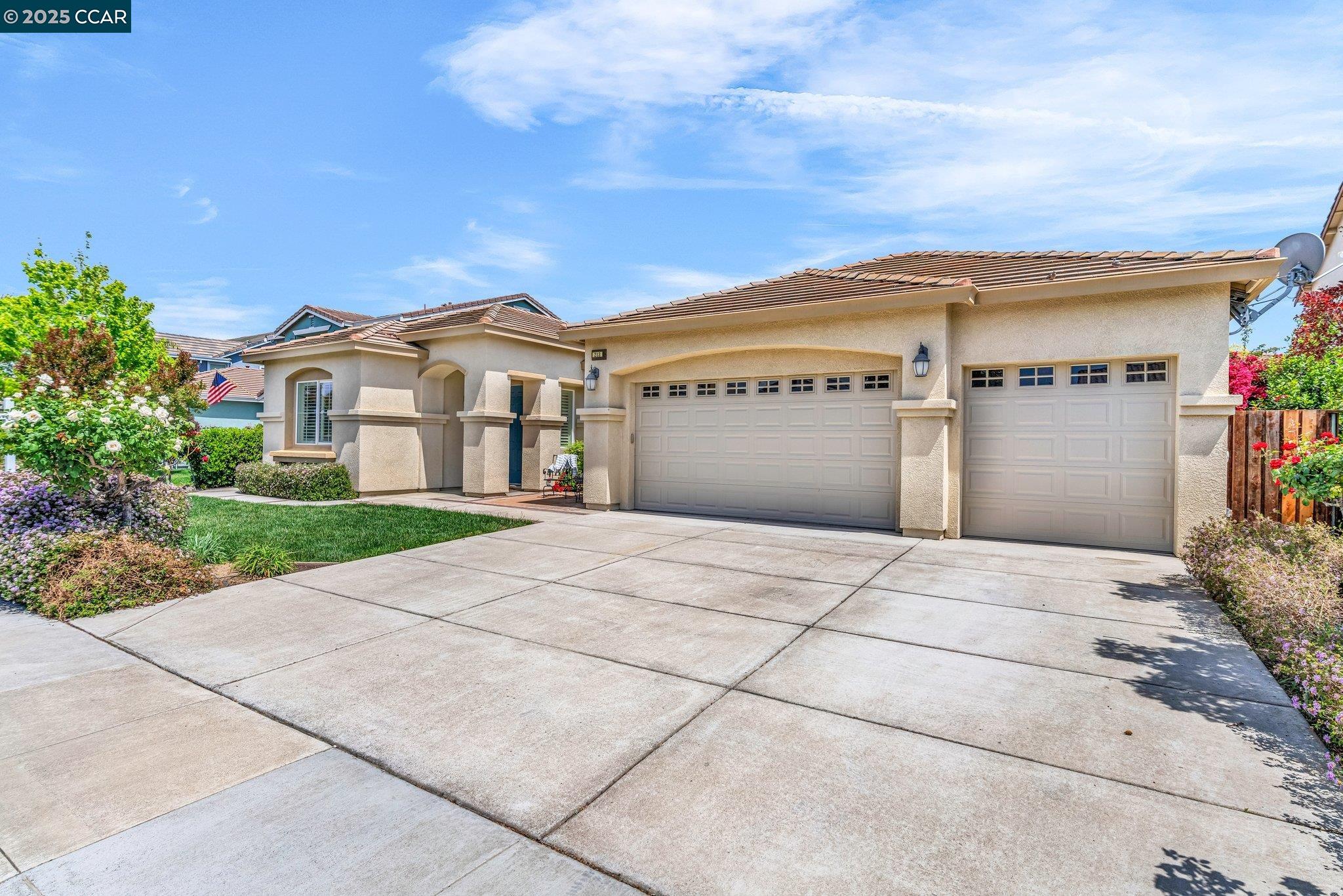 Detail Gallery Image 1 of 59 For 213 Shady Oak Dr, Oakley,  CA 94561 - 4 Beds | 3 Baths