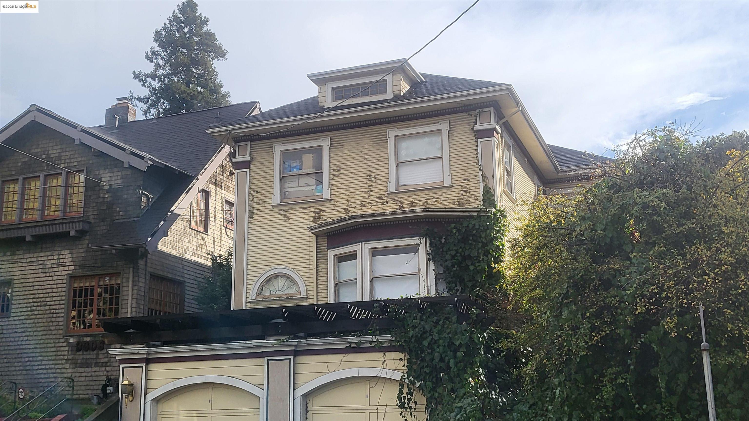 Detail Gallery Image 1 of 1 For 3800 Harrison St, Oakland,  CA 94611 - 3 Beds | 1/1 Baths