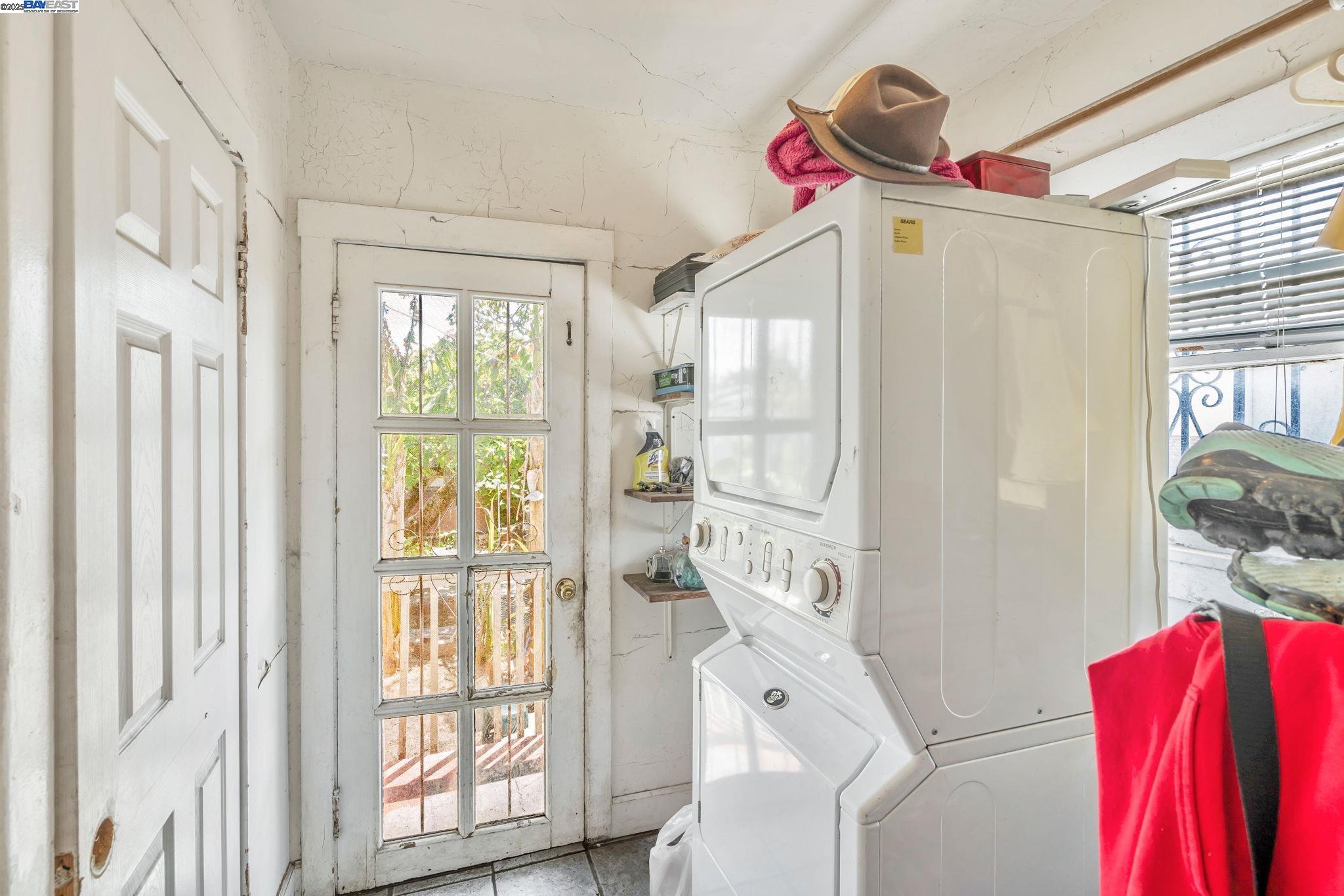 1550 79Th Ave, Oakland, California 94621, 2 Bedrooms Bedrooms, 5 Rooms Rooms,1 BathroomBathrooms,Residential,For Sale,1550 79Th Ave,41095341