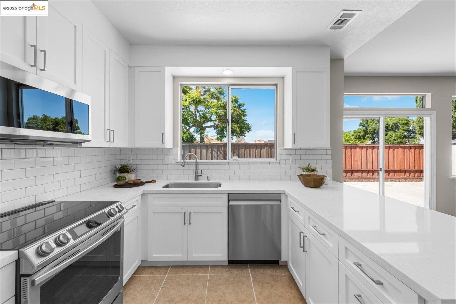 Detail Gallery Image 13 of 55 For 14 Cotati Ct, Oakley,  CA 94561 - 4 Beds | 2/1 Baths