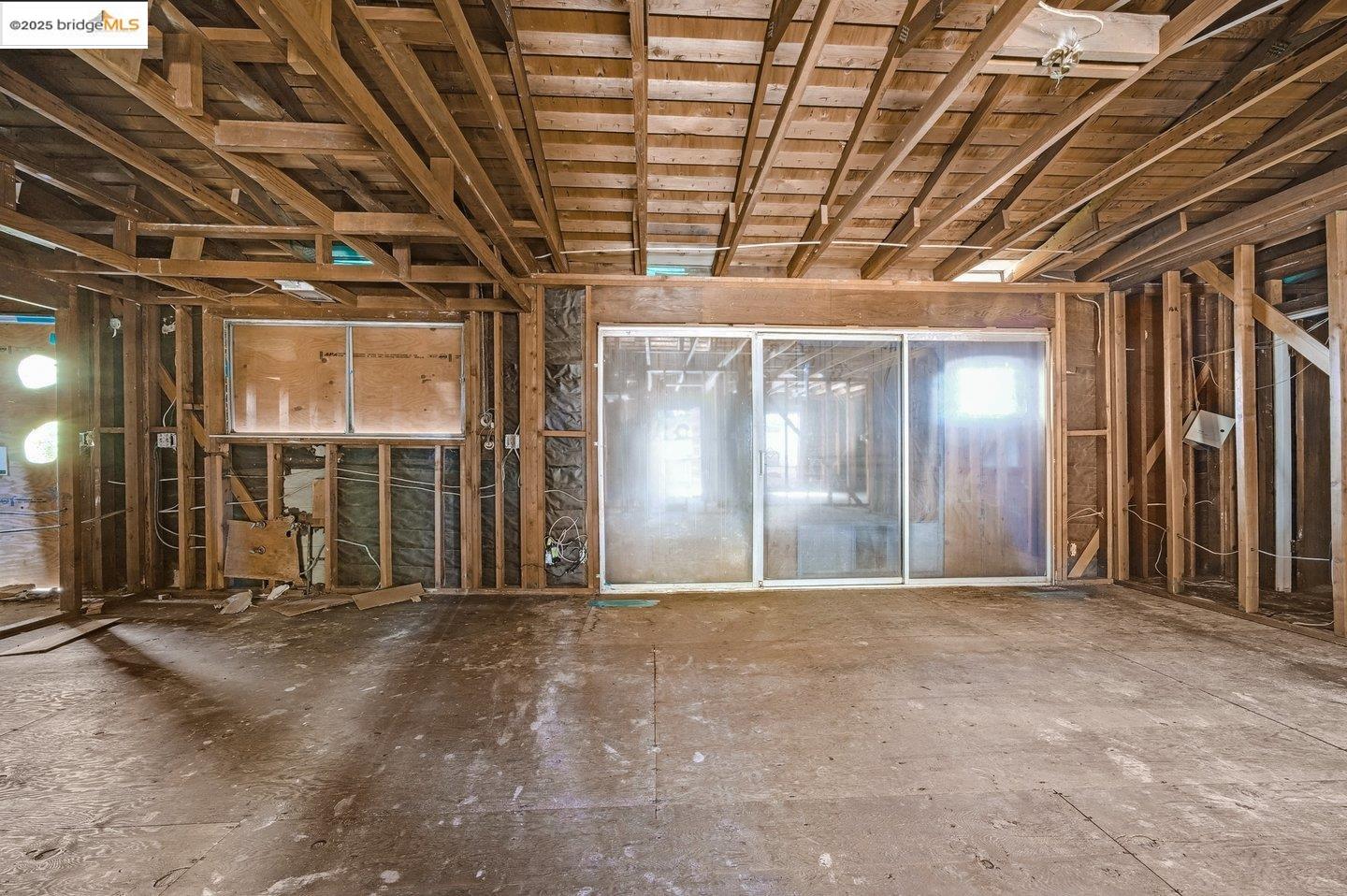Detail Gallery Image 13 of 35 For , Oakland,  CA 94605 - 3 Beds | 2 Baths