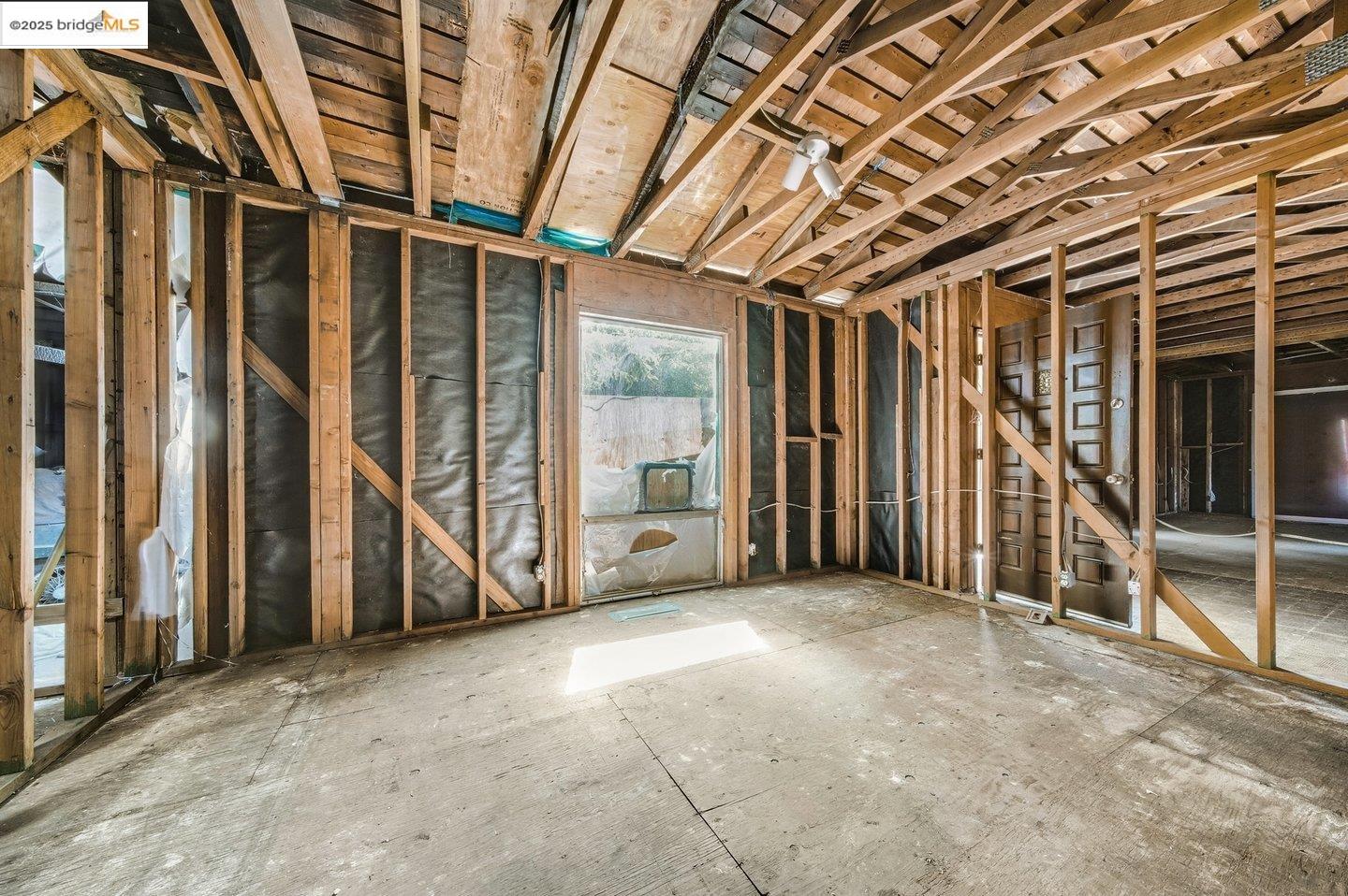 Detail Gallery Image 16 of 35 For , Oakland,  CA 94605 - 3 Beds | 2 Baths