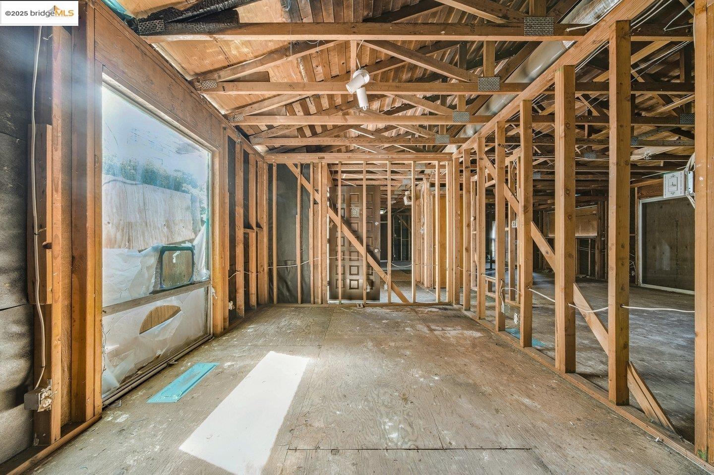 Detail Gallery Image 17 of 35 For , Oakland,  CA 94605 - 3 Beds | 2 Baths