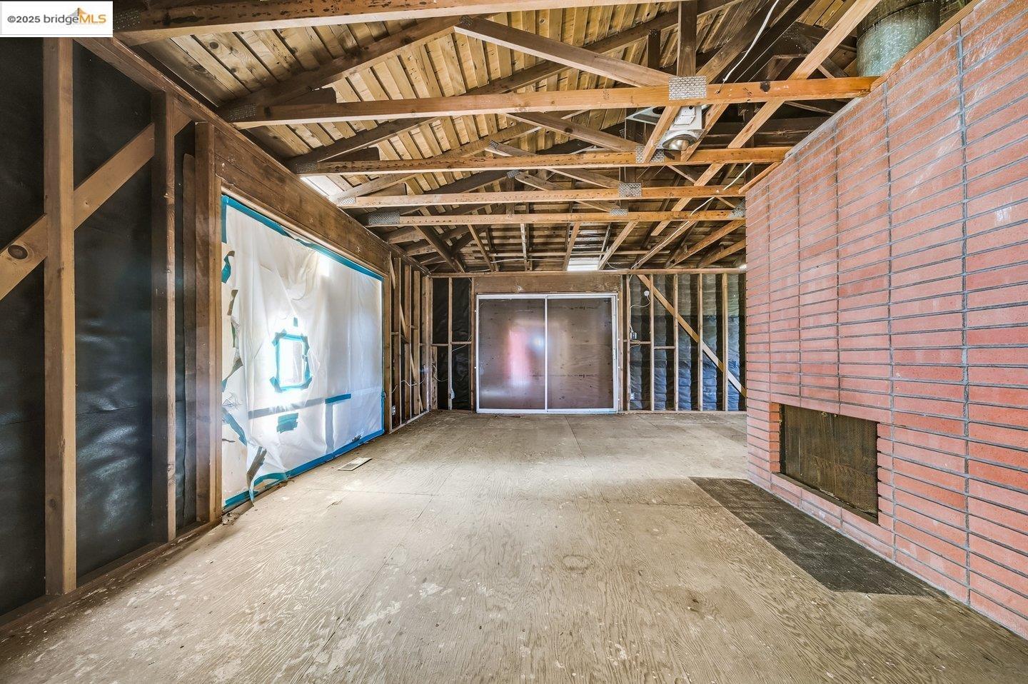 Detail Gallery Image 3 of 35 For , Oakland,  CA 94605 - 3 Beds | 2 Baths