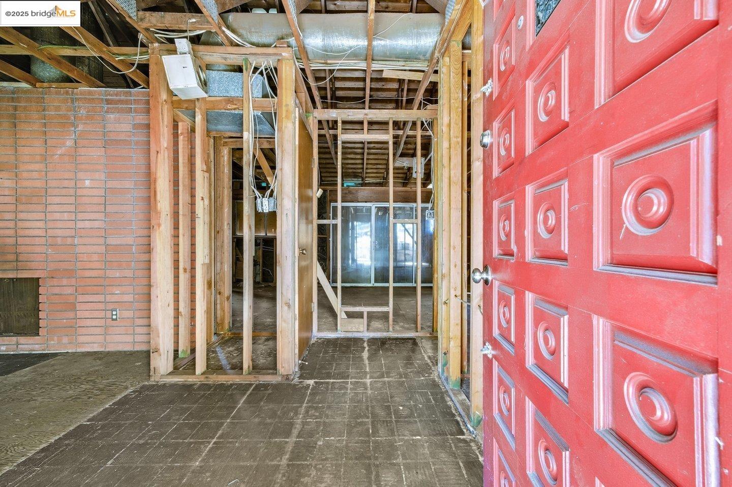 Detail Gallery Image 4 of 35 For , Oakland,  CA 94605 - 3 Beds | 2 Baths