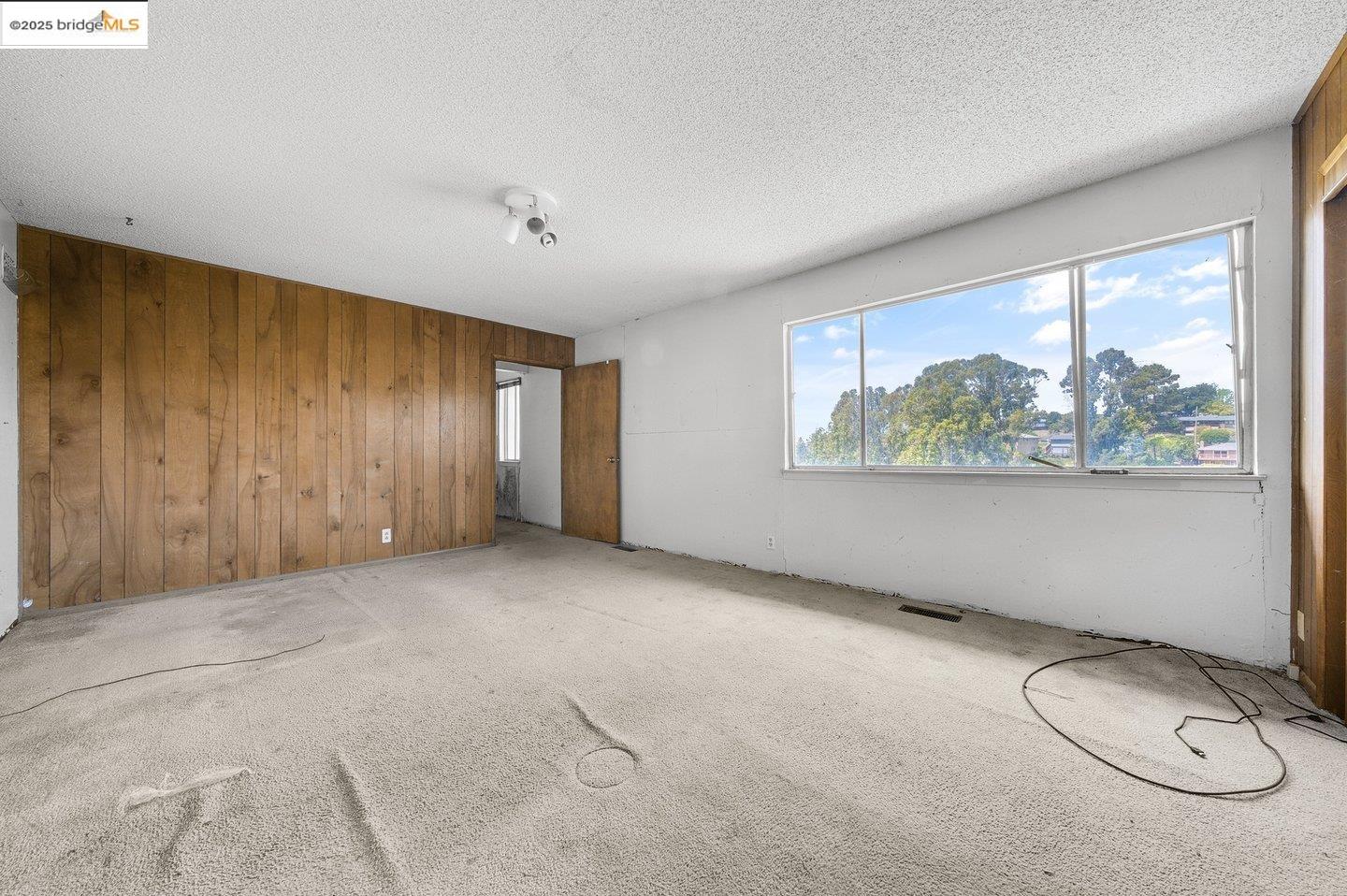 Detail Gallery Image 33 of 35 For , Oakland,  CA 94605 - 3 Beds | 2 Baths