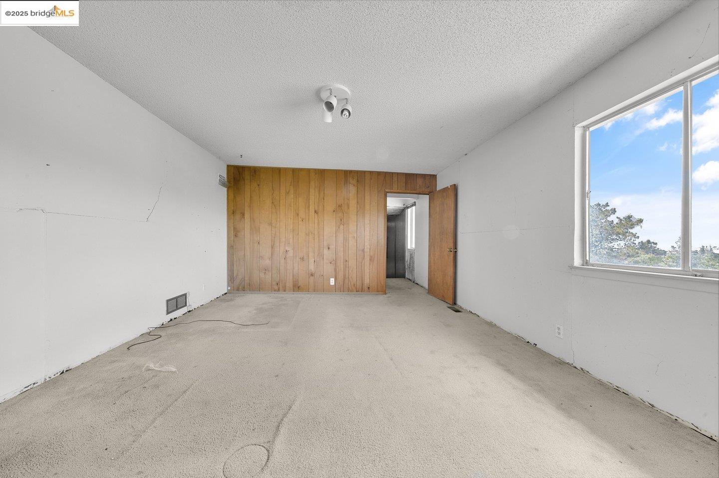 Detail Gallery Image 35 of 35 For , Oakland,  CA 94605 - 3 Beds | 2 Baths