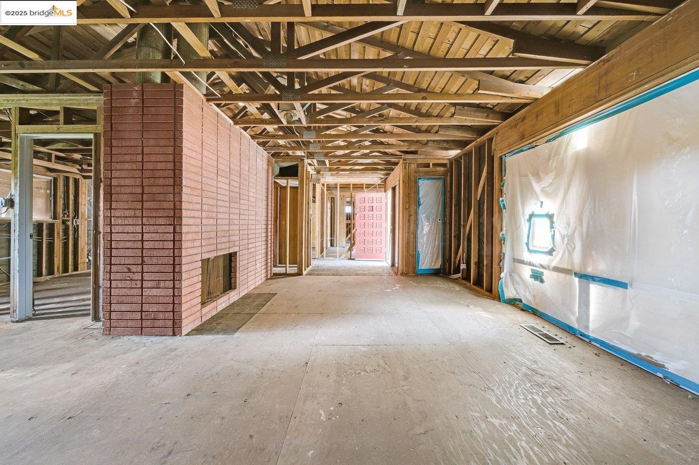 Detail Gallery Image 5 of 35 For , Oakland,  CA 94605 - 3 Beds | 2 Baths