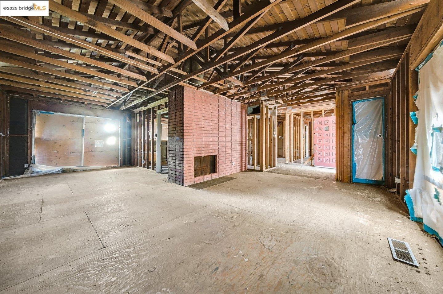 Detail Gallery Image 6 of 35 For , Oakland,  CA 94605 - 3 Beds | 2 Baths