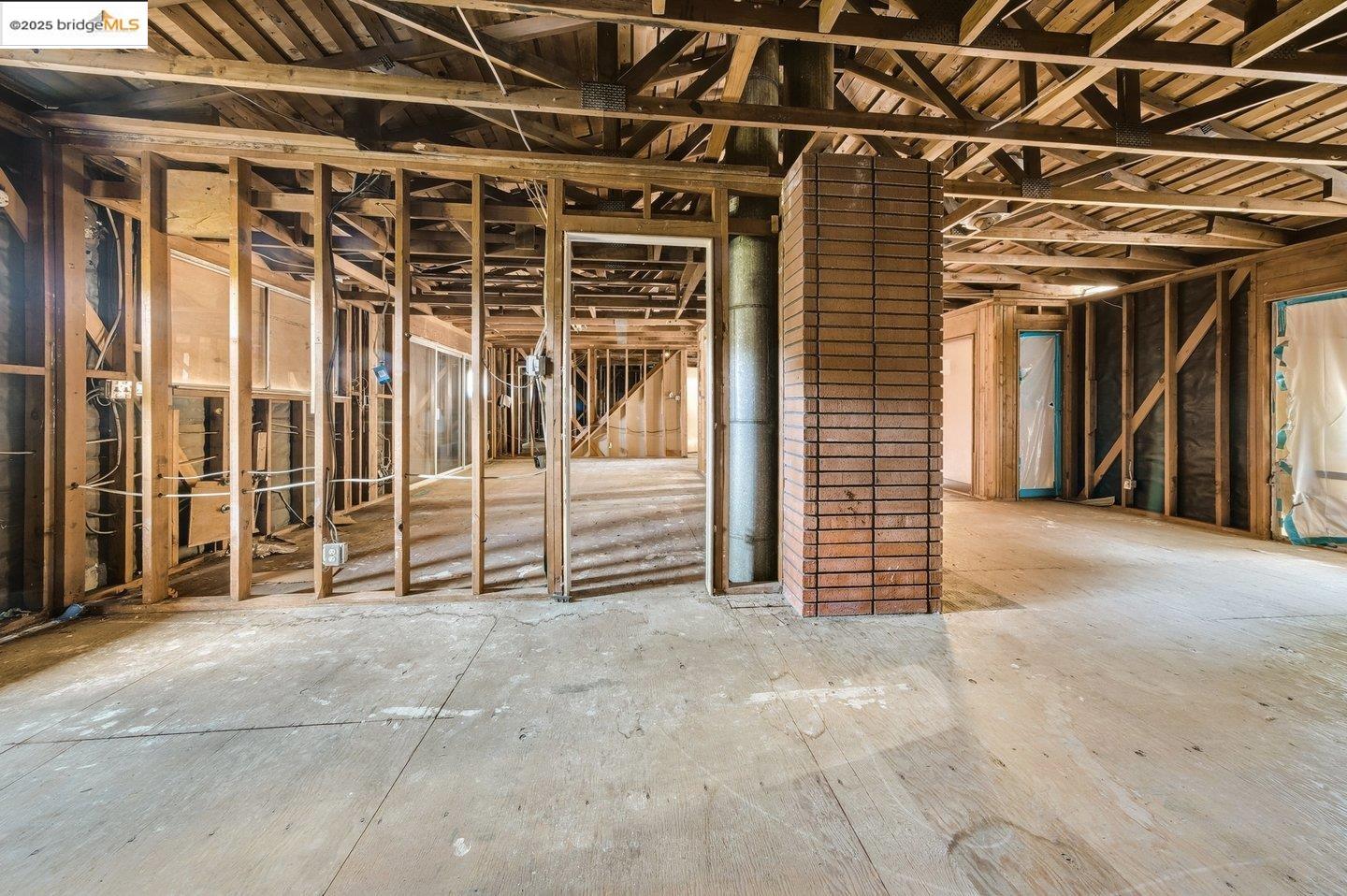 Detail Gallery Image 8 of 35 For , Oakland,  CA 94605 - 3 Beds | 2 Baths