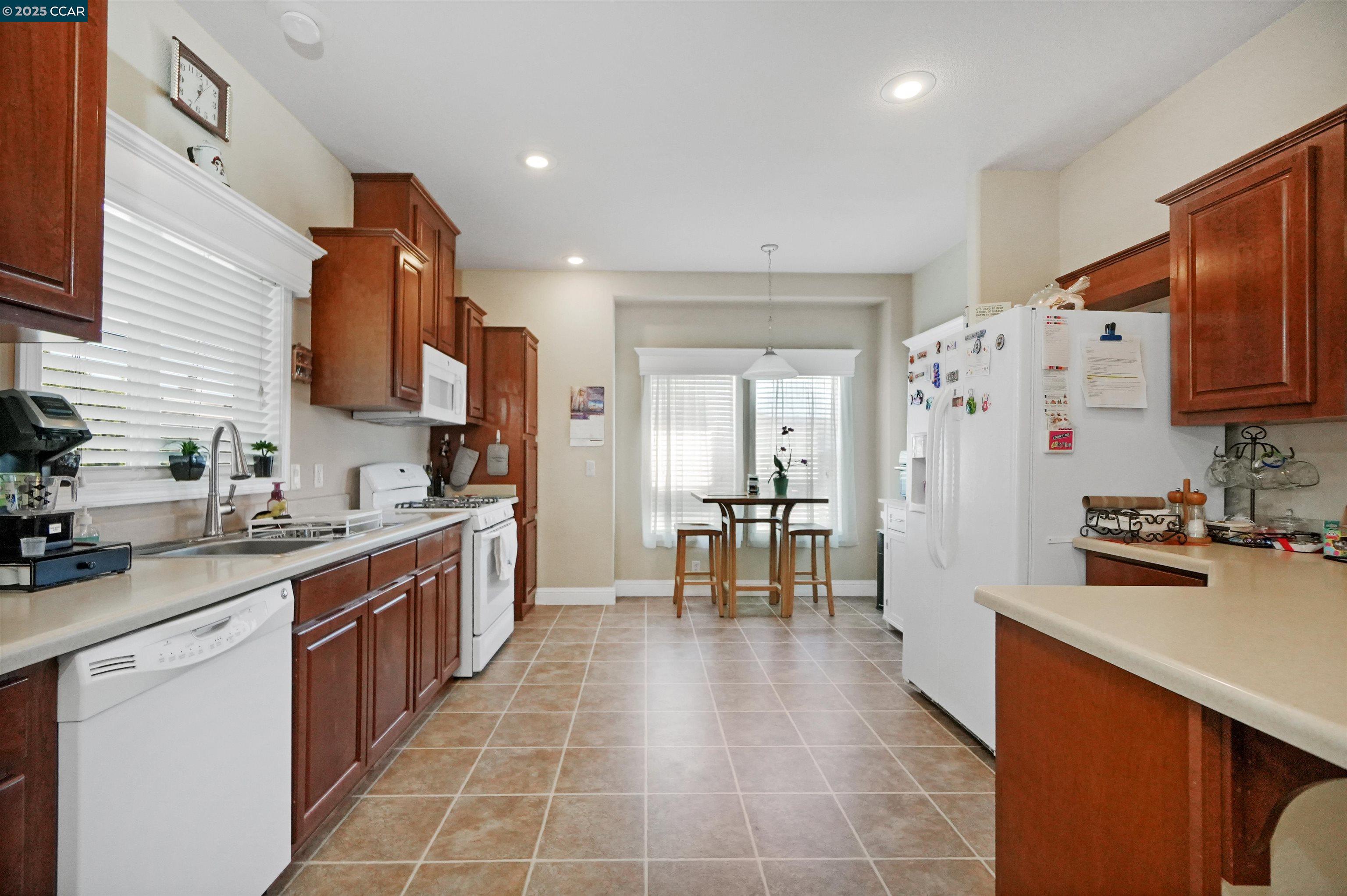 Detail Gallery Image 13 of 43 For 1287 Sussex Way, Hayward,  CA 94544 - 3 Beds | 2 Baths