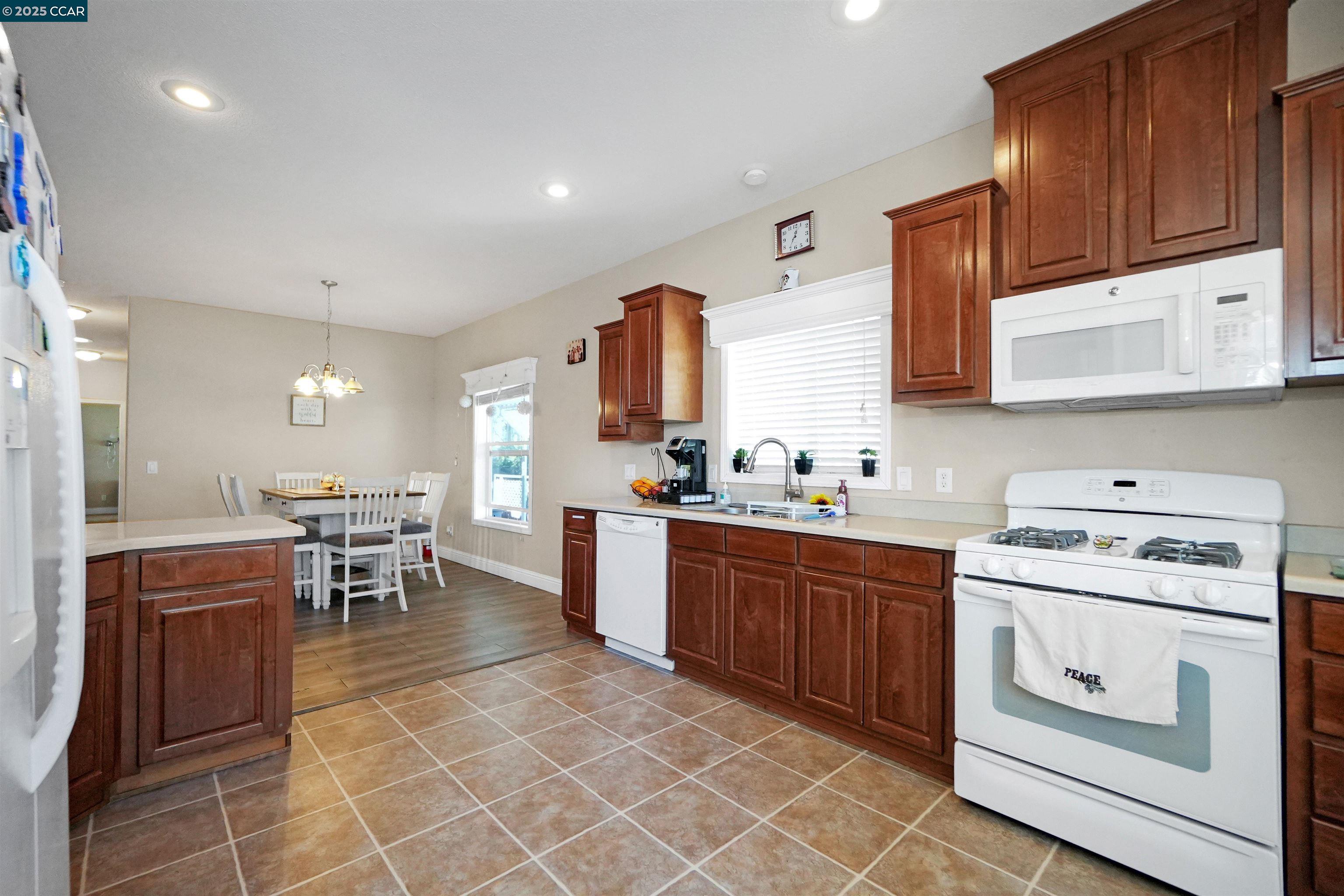 Detail Gallery Image 14 of 43 For 1287 Sussex Way, Hayward,  CA 94544 - 3 Beds | 2 Baths