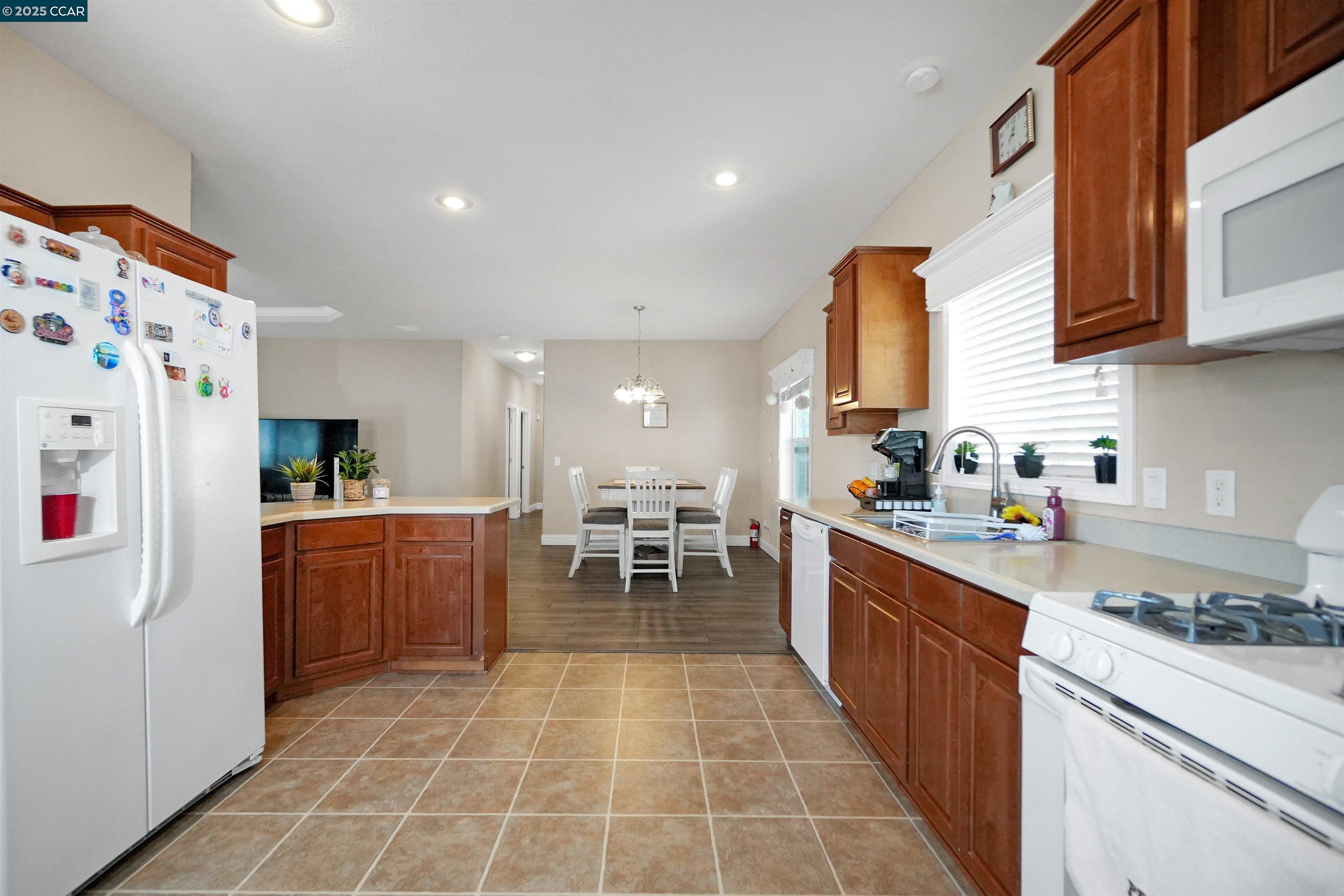 Detail Gallery Image 15 of 43 For 1287 Sussex Way, Hayward,  CA 94544 - 3 Beds | 2 Baths