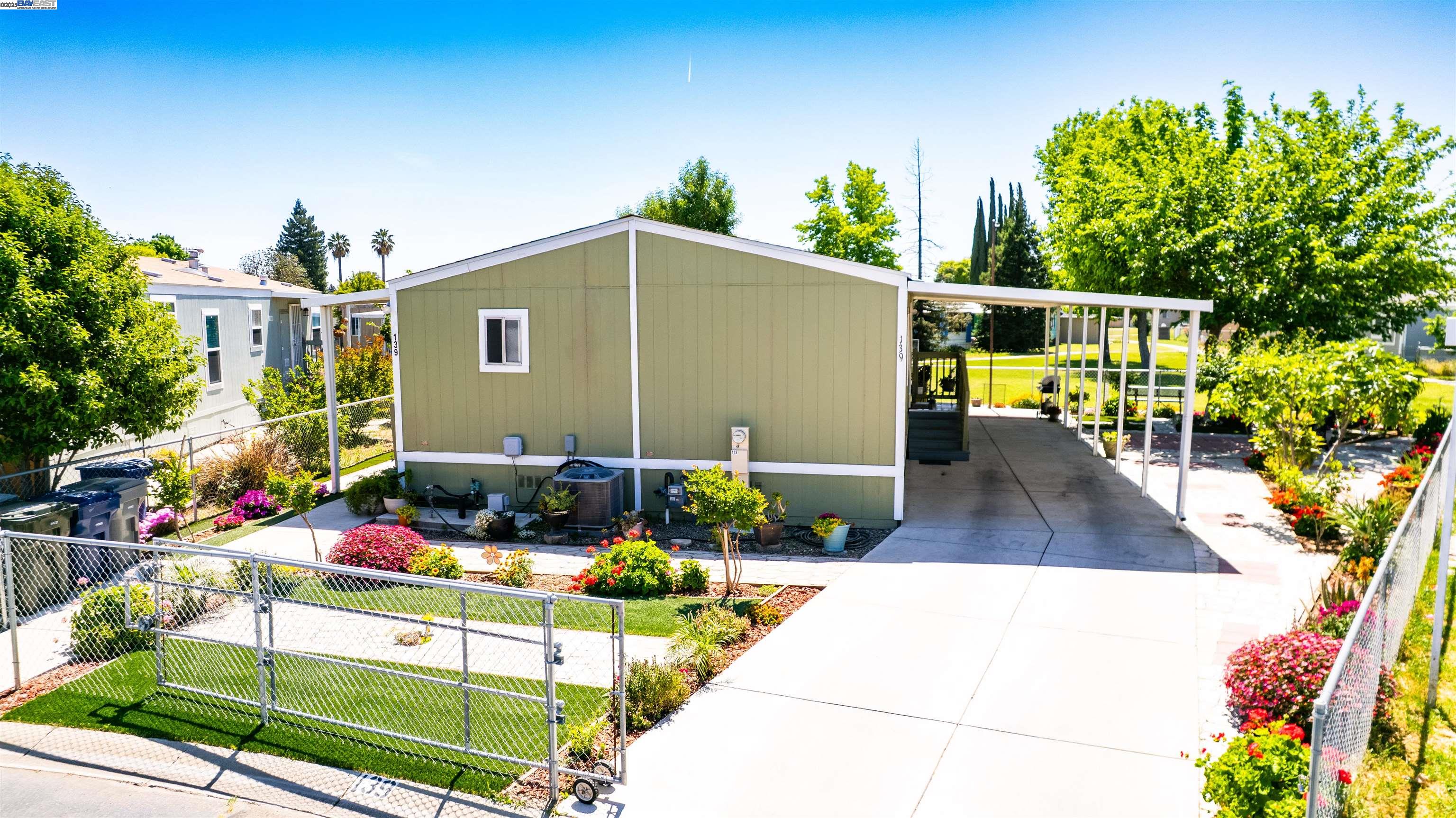 Detail Gallery Image 1 of 41 For 2499 E Gerard Ave #139,  Merced,  CA 95341 - 3 Beds | 2 Baths