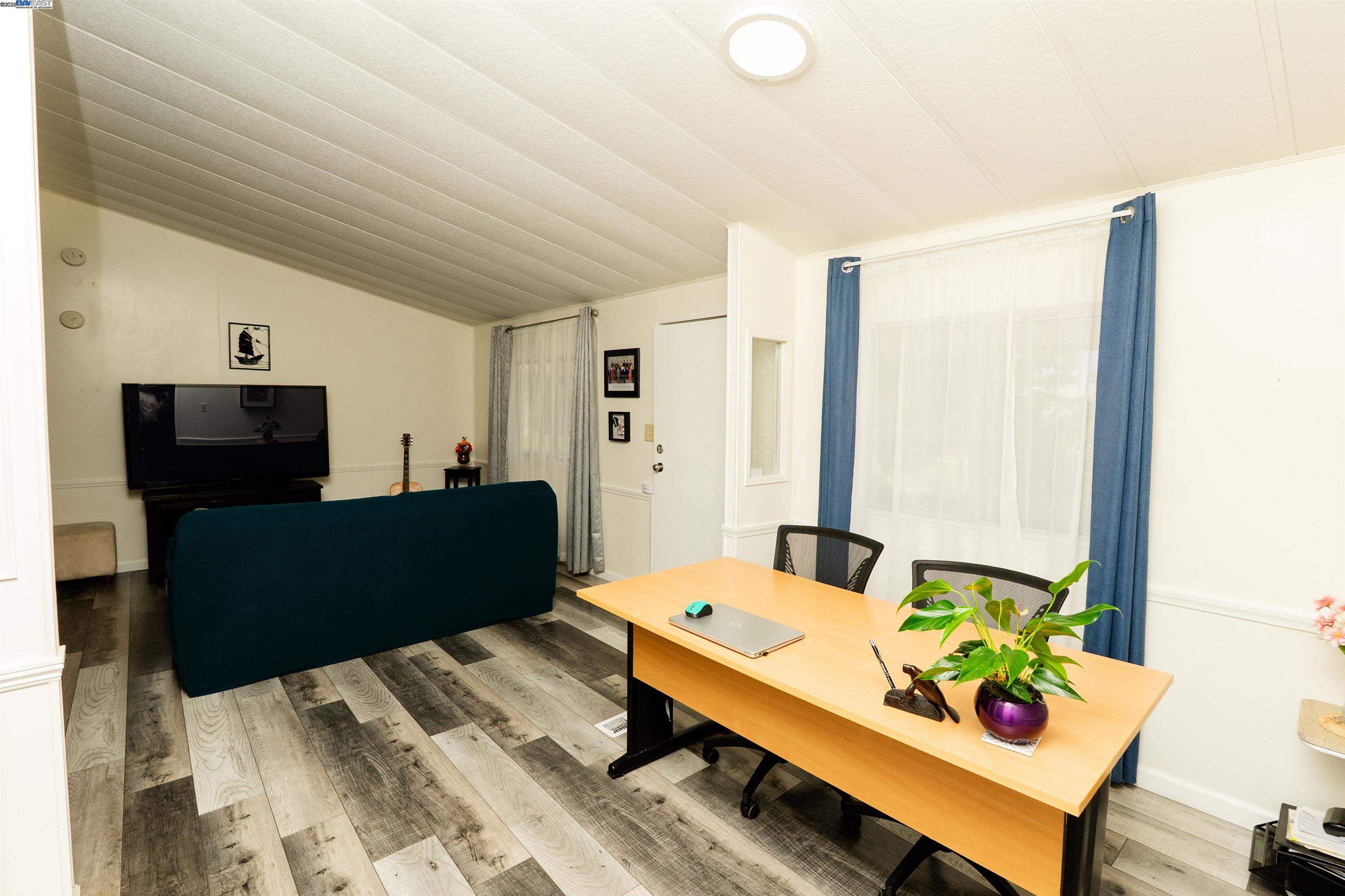 Detail Gallery Image 13 of 41 For 2499 E Gerard Ave #139,  Merced,  CA 95341 - 3 Beds | 2 Baths