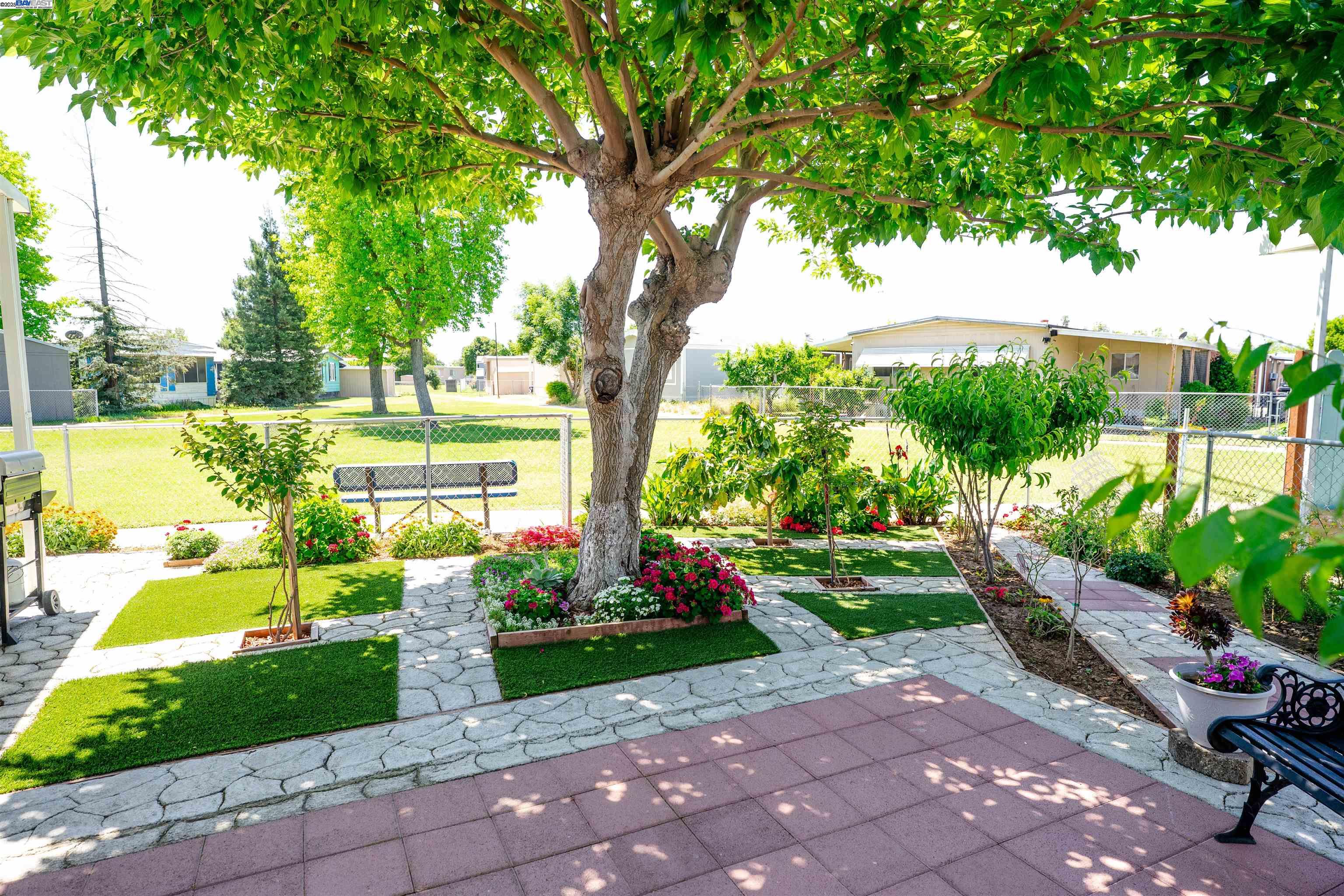 Detail Gallery Image 6 of 41 For 2499 E Gerard Ave #139,  Merced,  CA 95341 - 3 Beds | 2 Baths