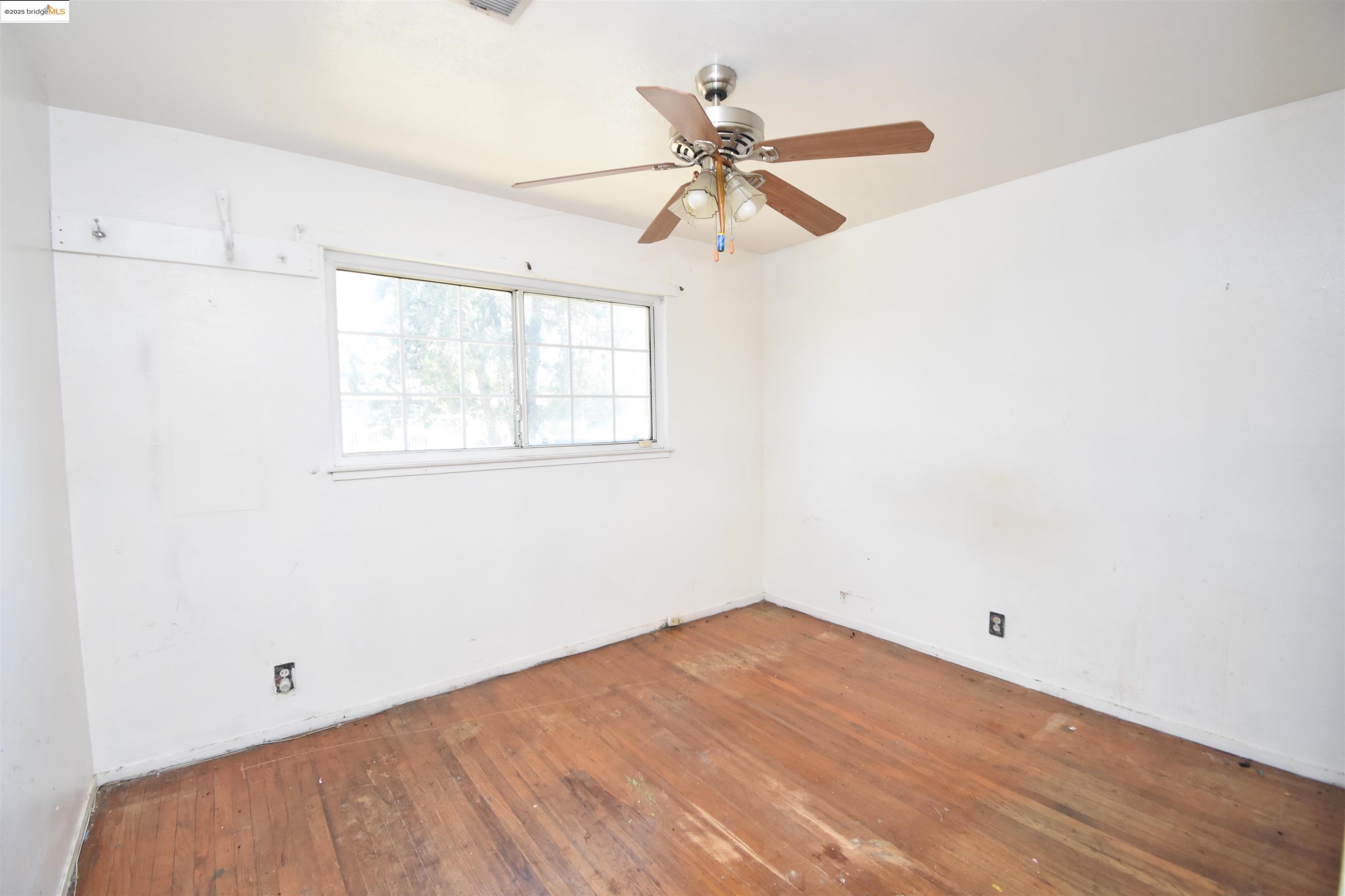 Detail Gallery Image 15 of 20 For 2511 E 9th St, Stockton,  CA 95205 - 3 Beds | 1 Baths