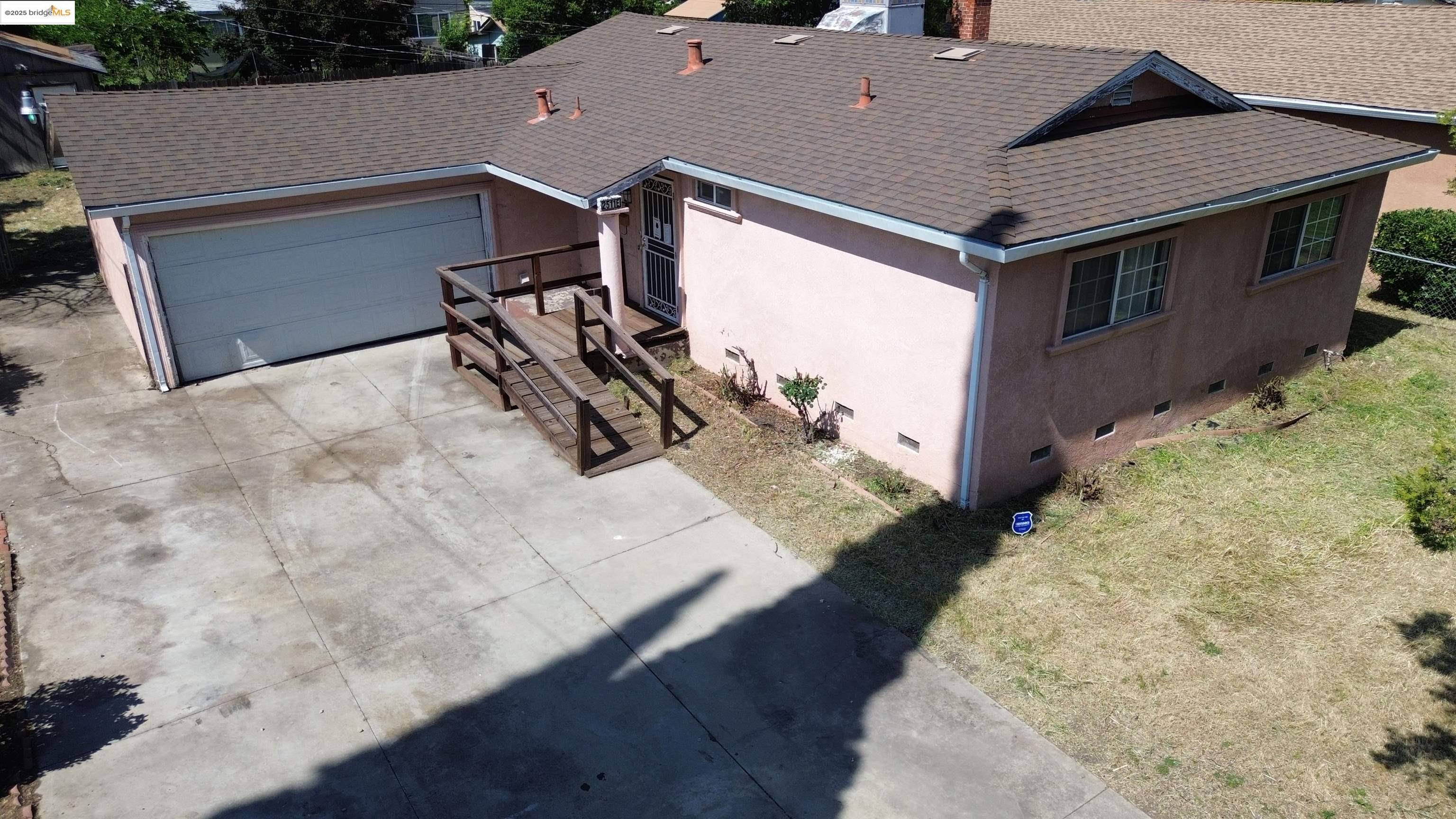 Detail Gallery Image 4 of 20 For 2511 E 9th St, Stockton,  CA 95205 - 3 Beds | 1 Baths