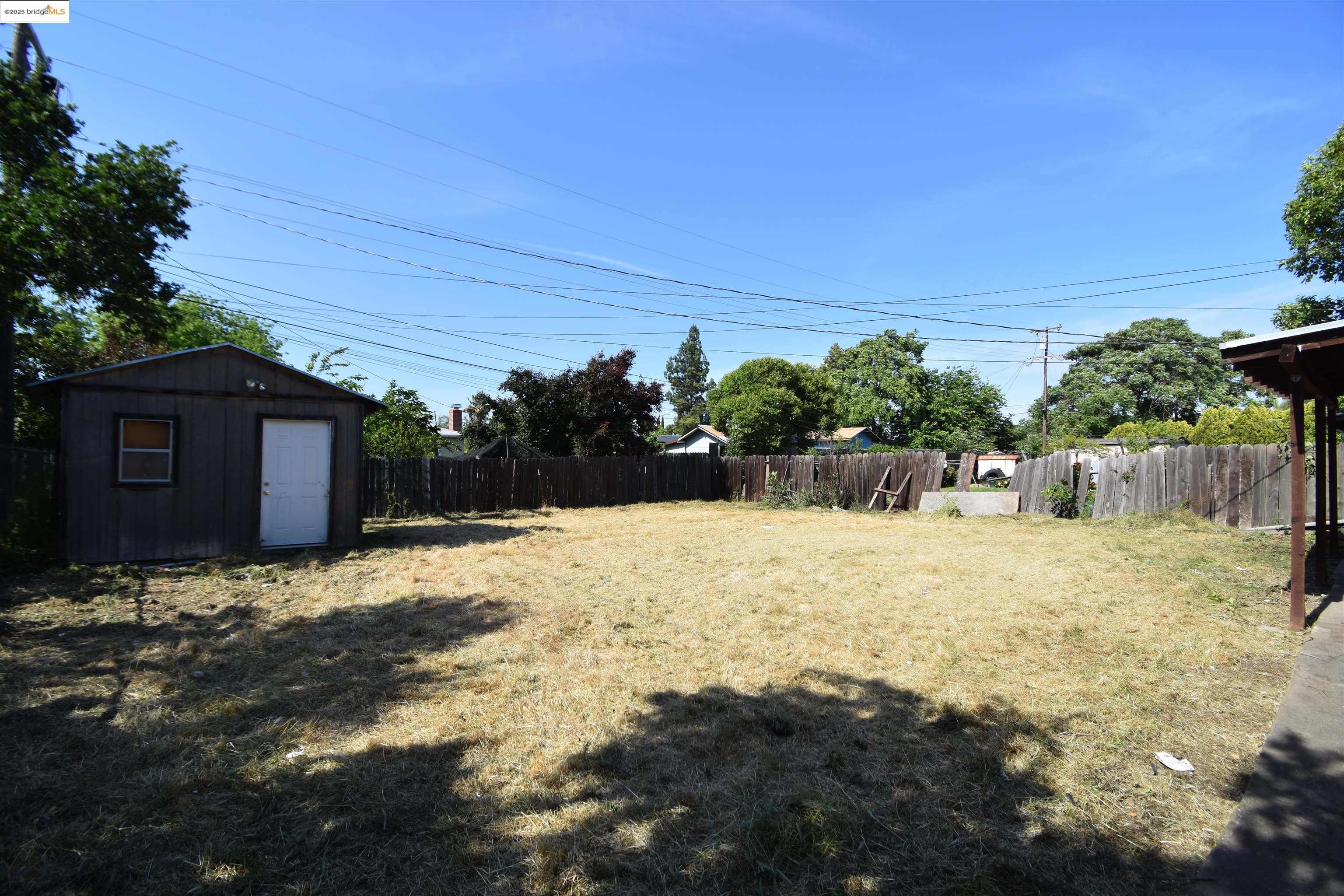 Detail Gallery Image 7 of 20 For 2511 E 9th St, Stockton,  CA 95205 - 3 Beds | 1 Baths