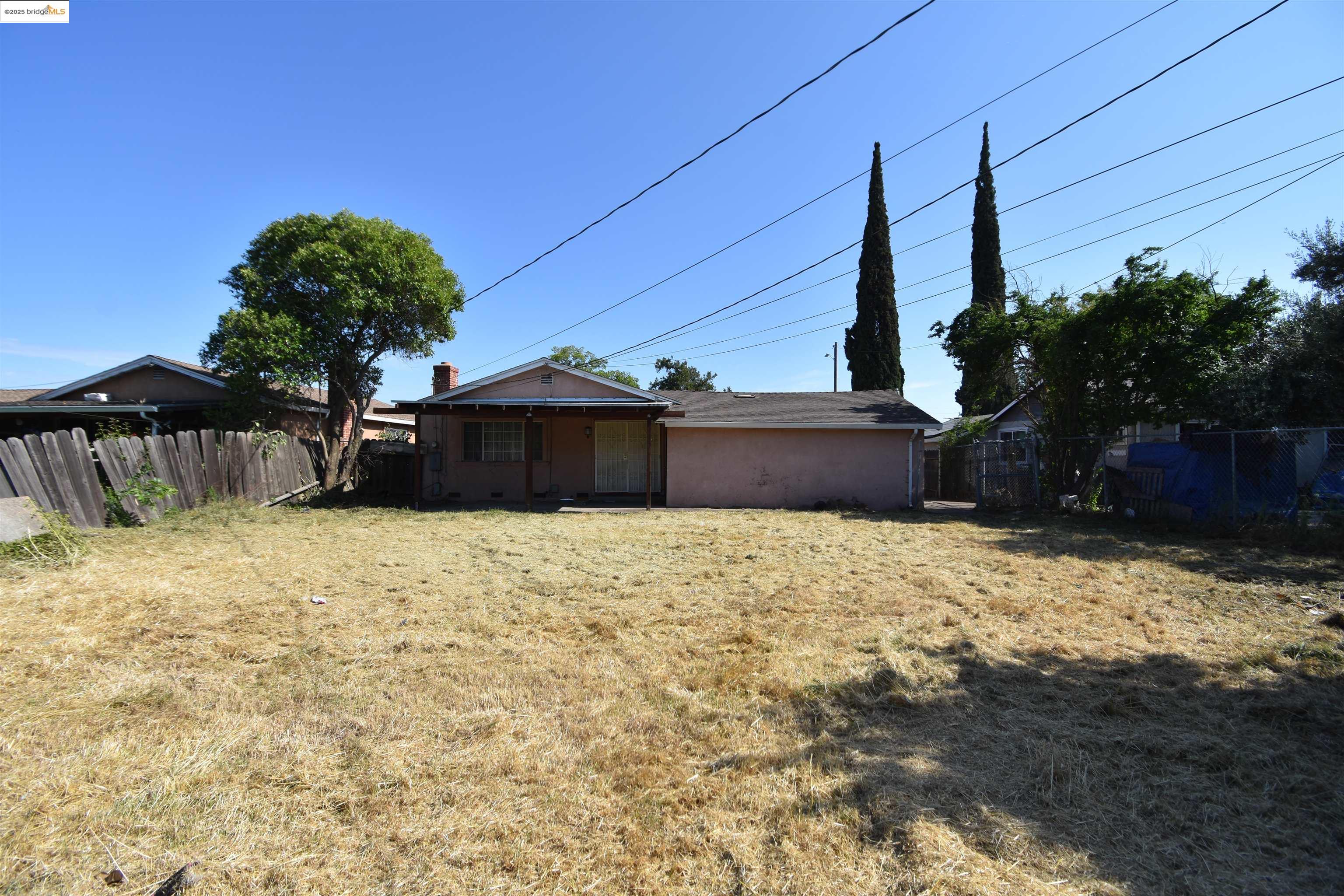 Detail Gallery Image 8 of 20 For 2511 E 9th St, Stockton,  CA 95205 - 3 Beds | 1 Baths