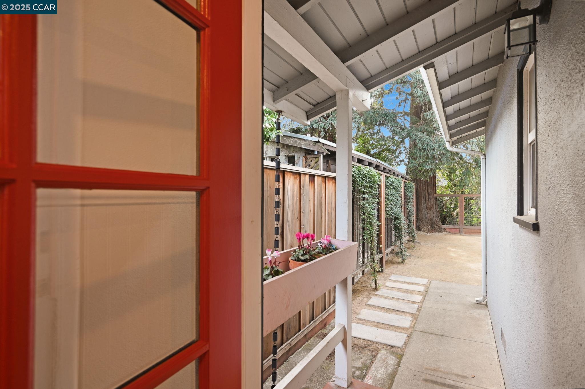 Detail Gallery Image 19 of 36 For 514 Arch Street, Martinez,  CA 94553-3241 - 3 Beds | 2/1 Baths