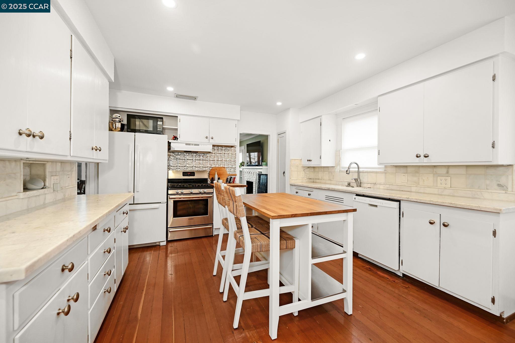 Detail Gallery Image 10 of 36 For 514 Arch Street, Martinez,  CA 94553-3241 - 3 Beds | 2/1 Baths
