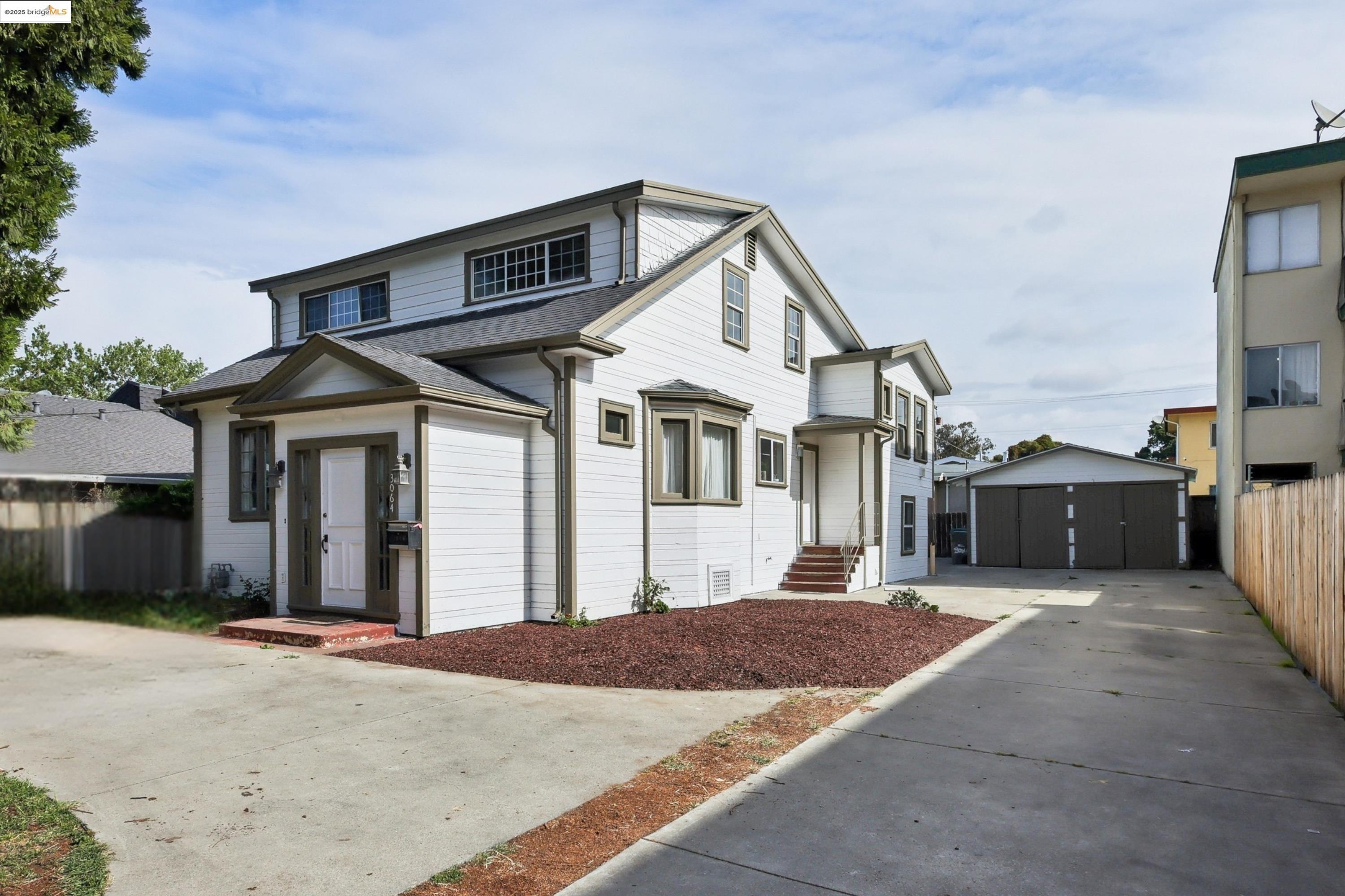 Detail Gallery Image 1 of 58 For 3064 E 15th St, Oakland,  CA 94601 - 5 Beds | 4 Baths