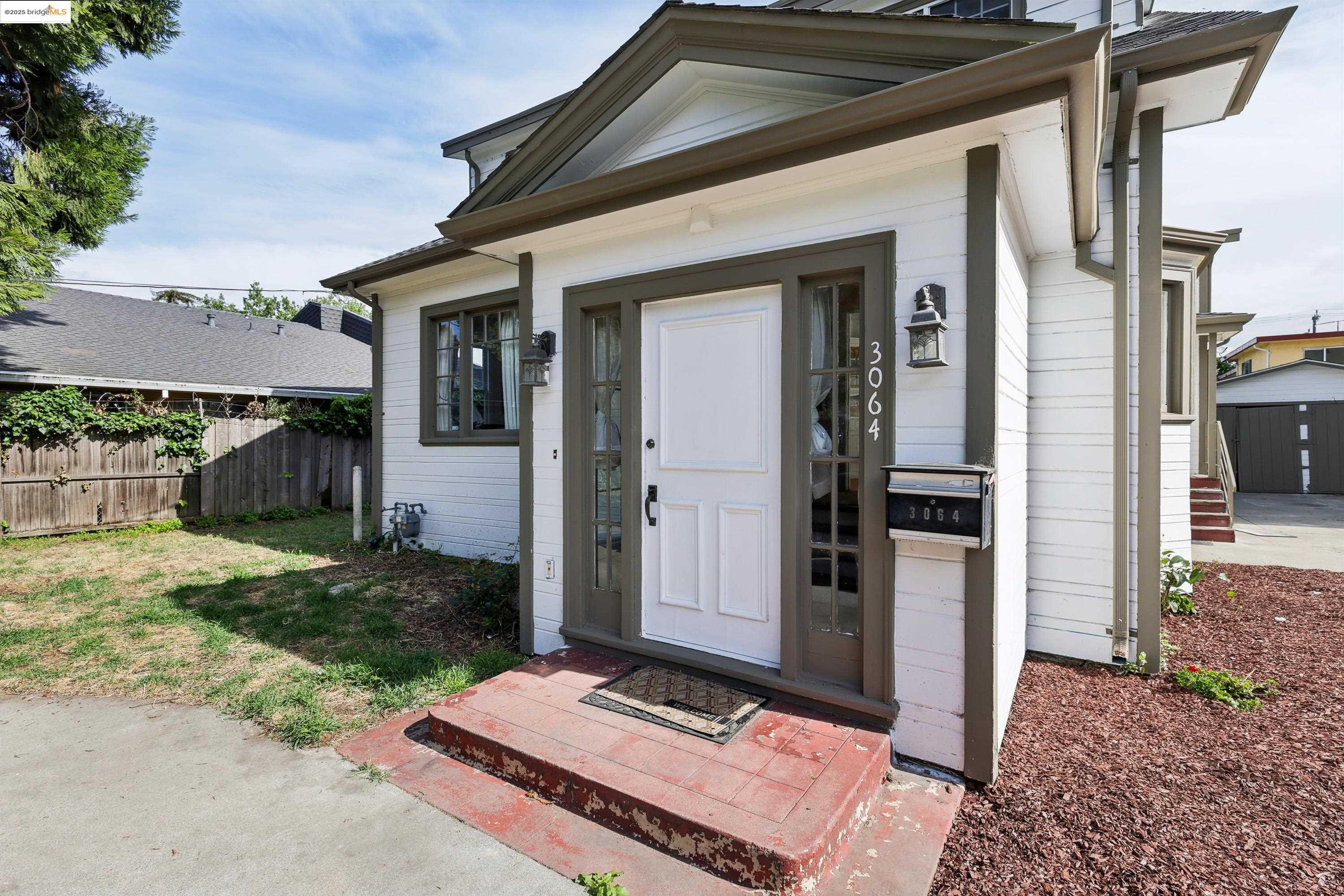 Detail Gallery Image 2 of 58 For 3064 E 15th St, Oakland,  CA 94601 - 5 Beds | 4 Baths