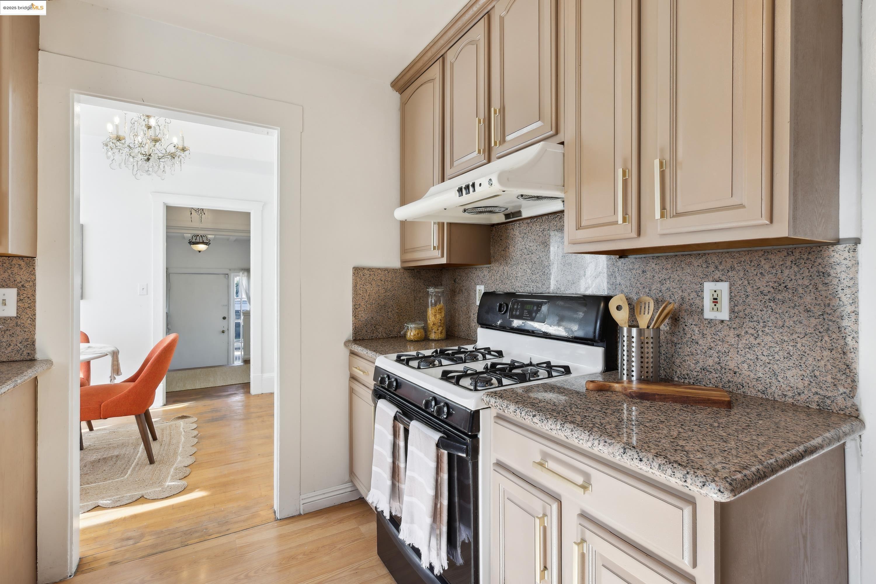 Detail Gallery Image 15 of 58 For 3064 E 15th St, Oakland,  CA 94601 - 5 Beds | 4 Baths