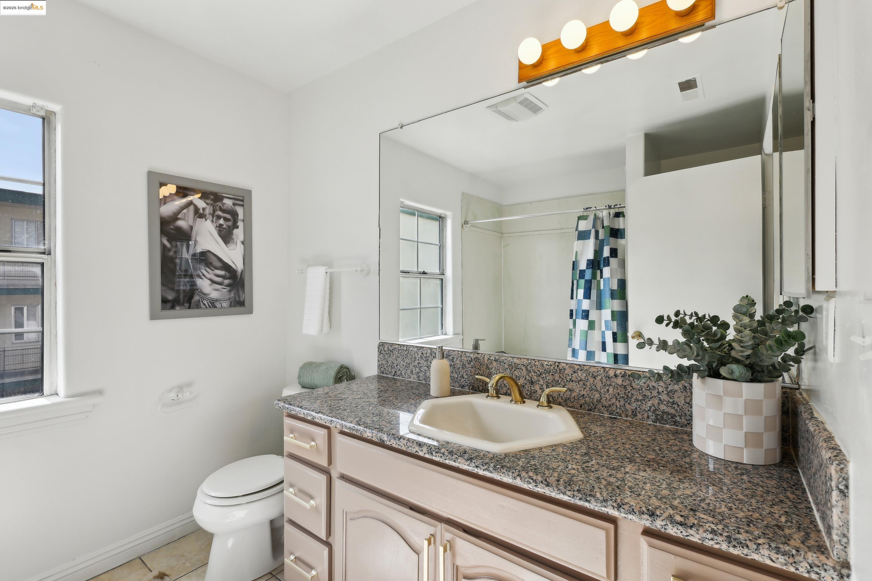 Detail Gallery Image 27 of 58 For 3064 E 15th St, Oakland,  CA 94601 - 5 Beds | 4 Baths