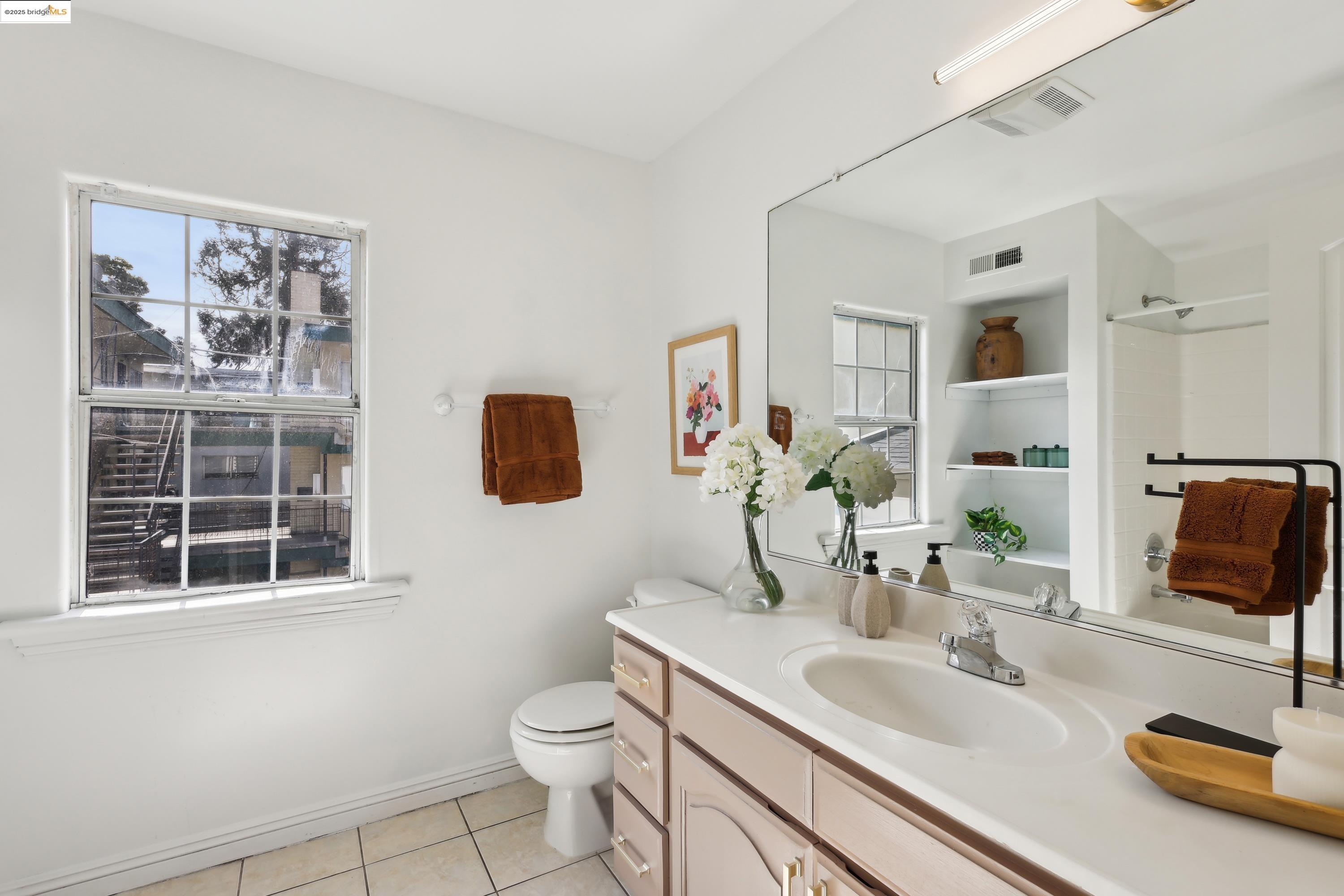 Detail Gallery Image 34 of 58 For 3064 E 15th St, Oakland,  CA 94601 - 5 Beds | 4 Baths
