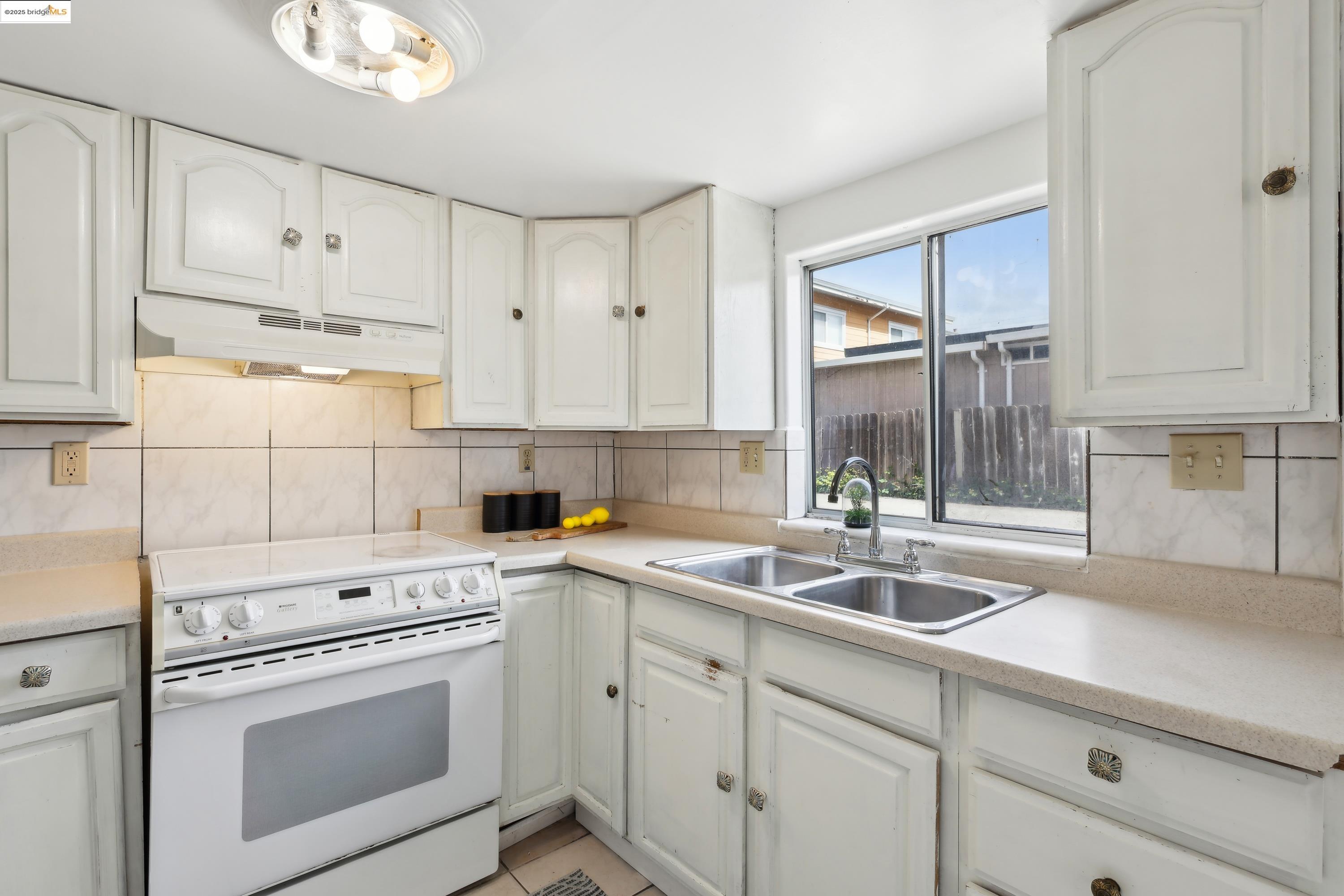 Detail Gallery Image 41 of 58 For 3064 E 15th St, Oakland,  CA 94601 - 5 Beds | 4 Baths