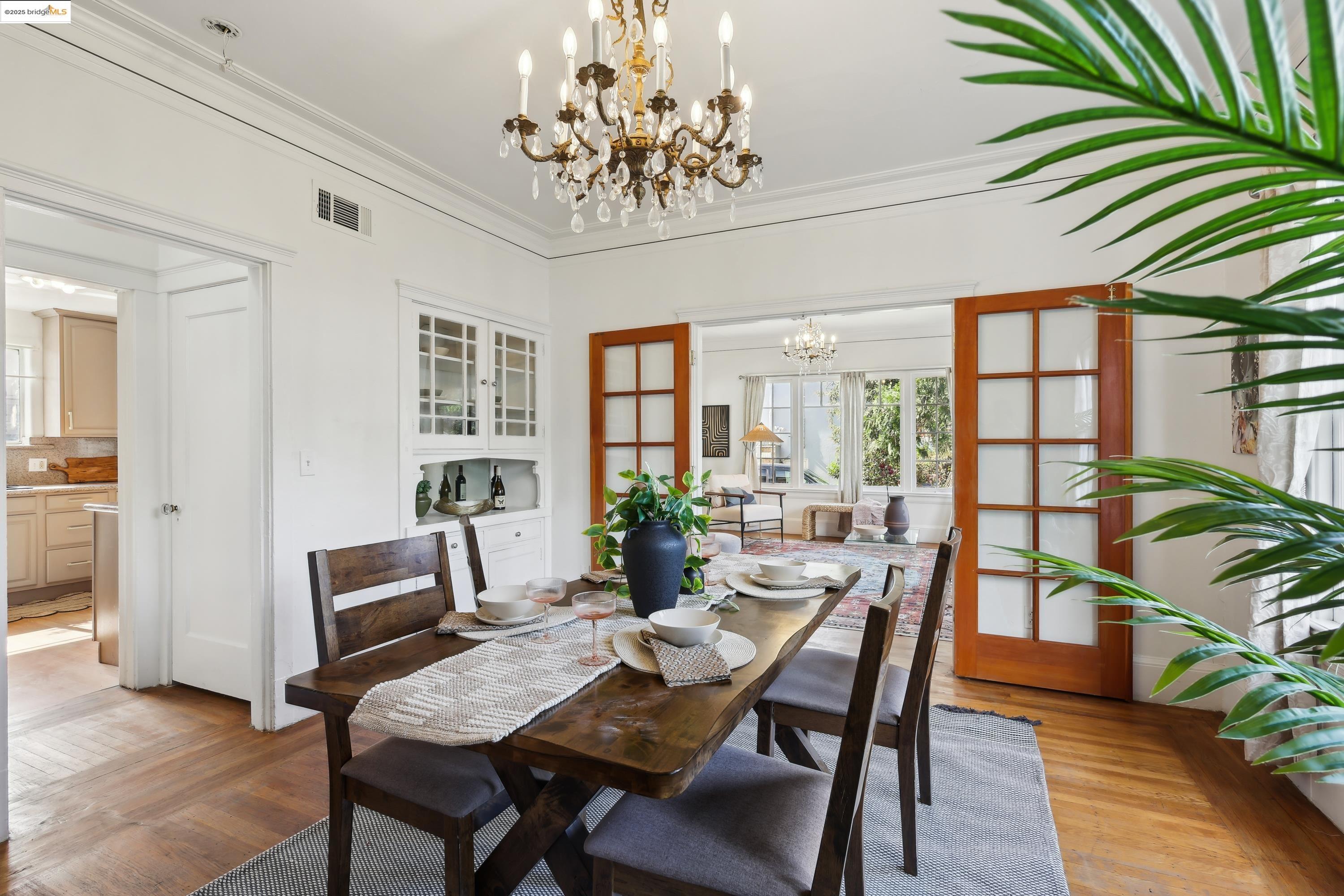 Detail Gallery Image 10 of 58 For 3064 E 15th St, Oakland,  CA 94601 - 5 Beds | 4 Baths