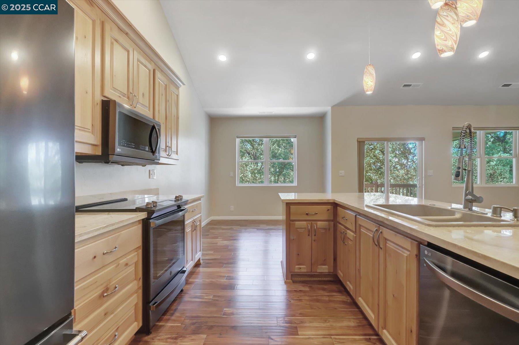 Detail Gallery Image 9 of 43 For 14058 Sun Forest Dr., Penn Valley,  CA 95946 - 3 Beds | 2 Baths