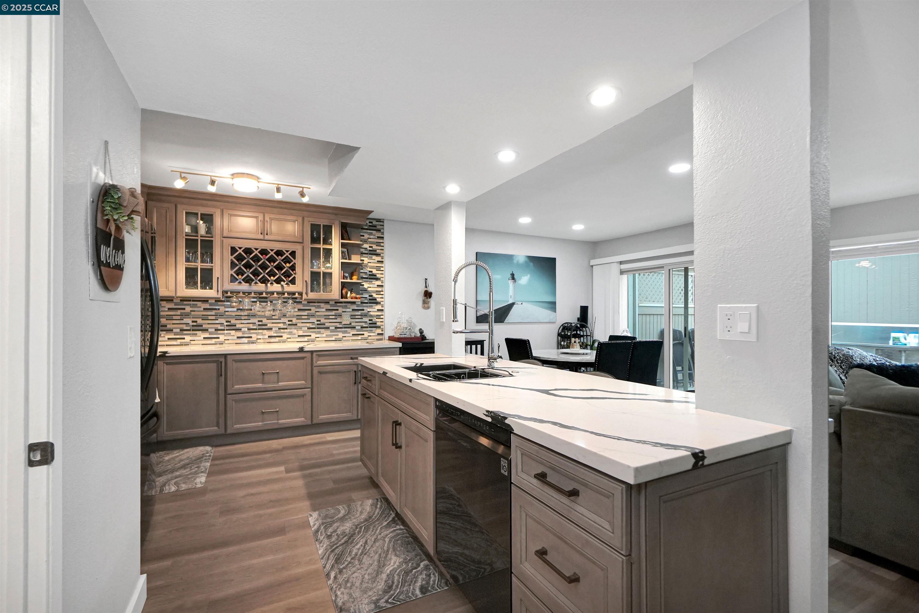 Photo #15: 41095376 Listing: Photo #15