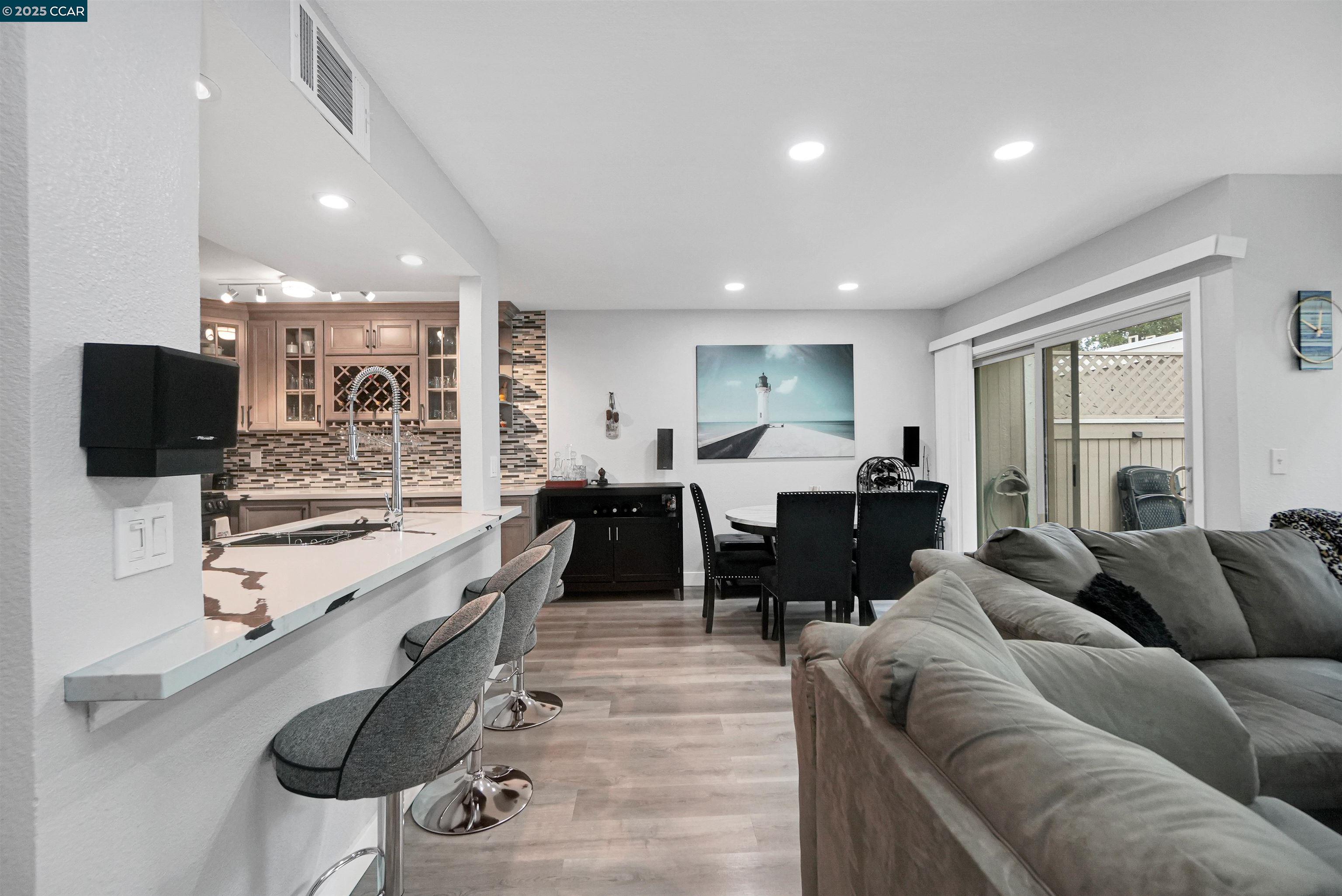 Photo #6: 41095376 Listing 