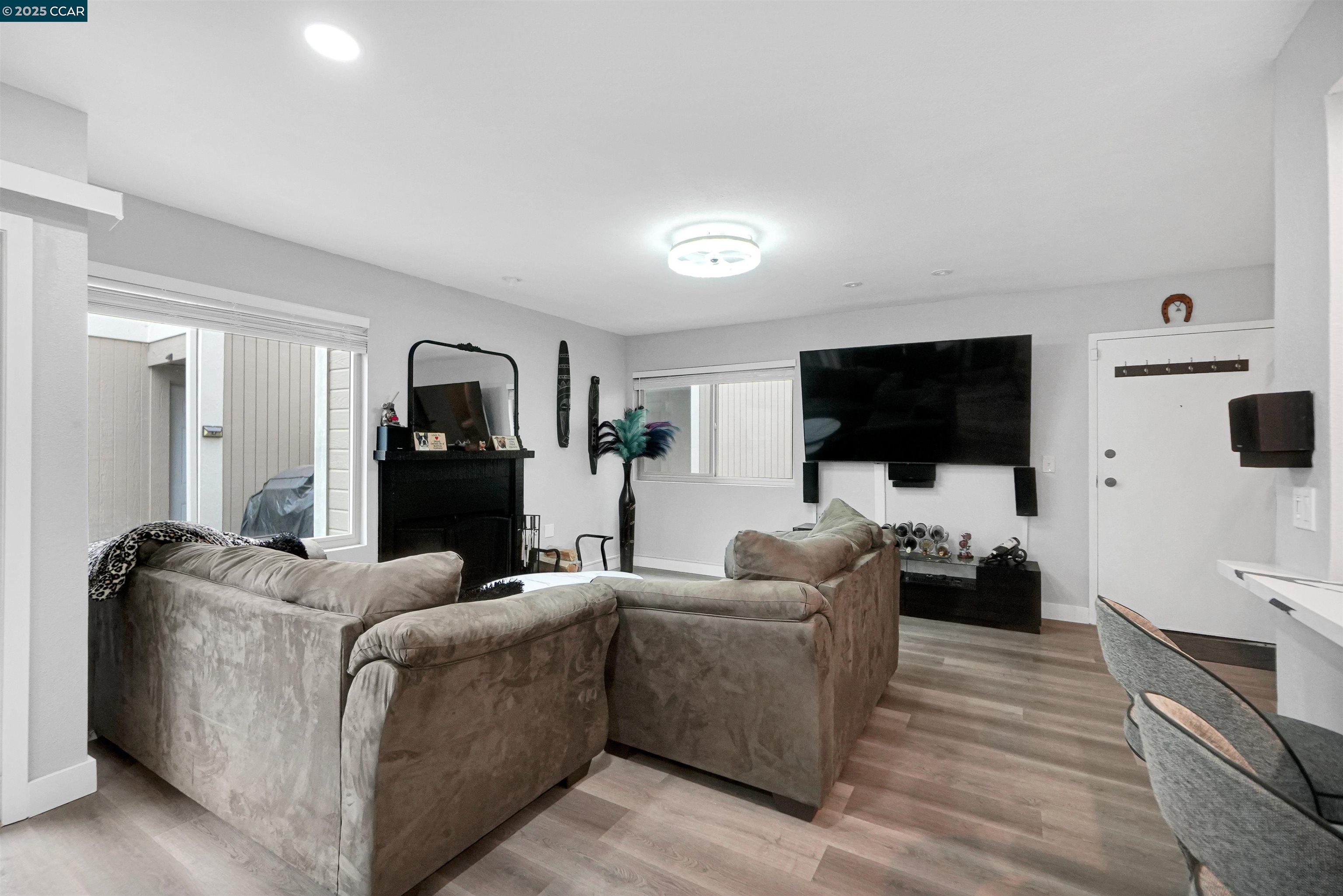 Photo #8: 41095376 Listing: Photo #8