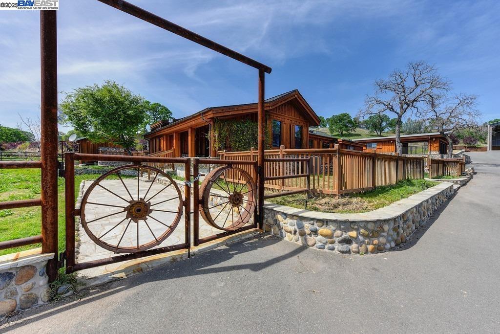 Detail Gallery Image 3 of 39 For 4498 S Burson Rd, Burson,  CA 95225 - 3 Beds | 3 Baths