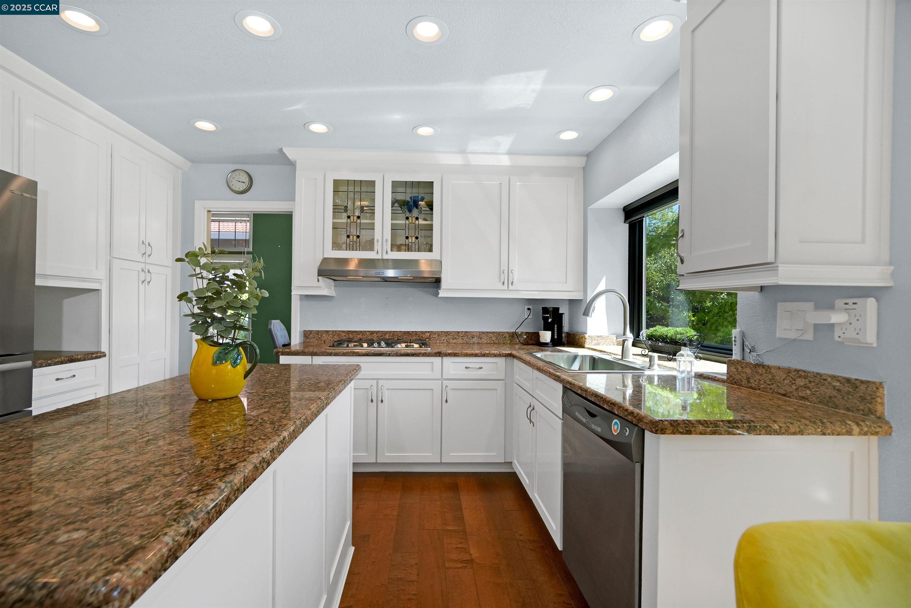 Detail Gallery Image 17 of 51 For 3161 Sonoma Valley Dr, Fairfield,  CA 94534 - 4 Beds | 3 Baths