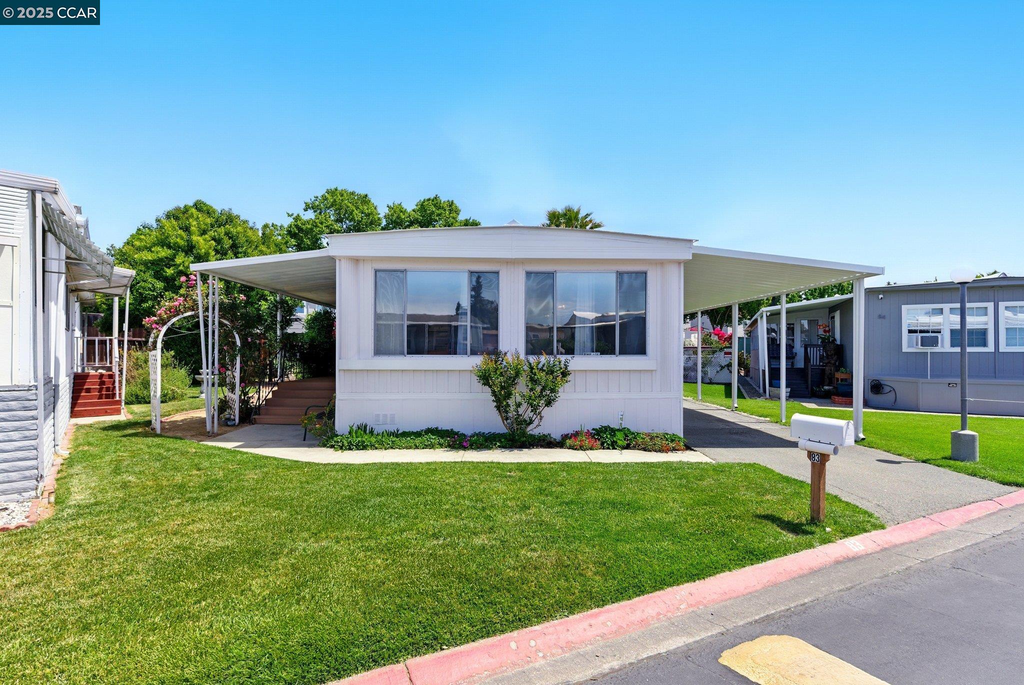 Detail Gallery Image 1 of 33 For 83 a Street, Concord,  CA 94520 - 2 Beds | 2 Baths
