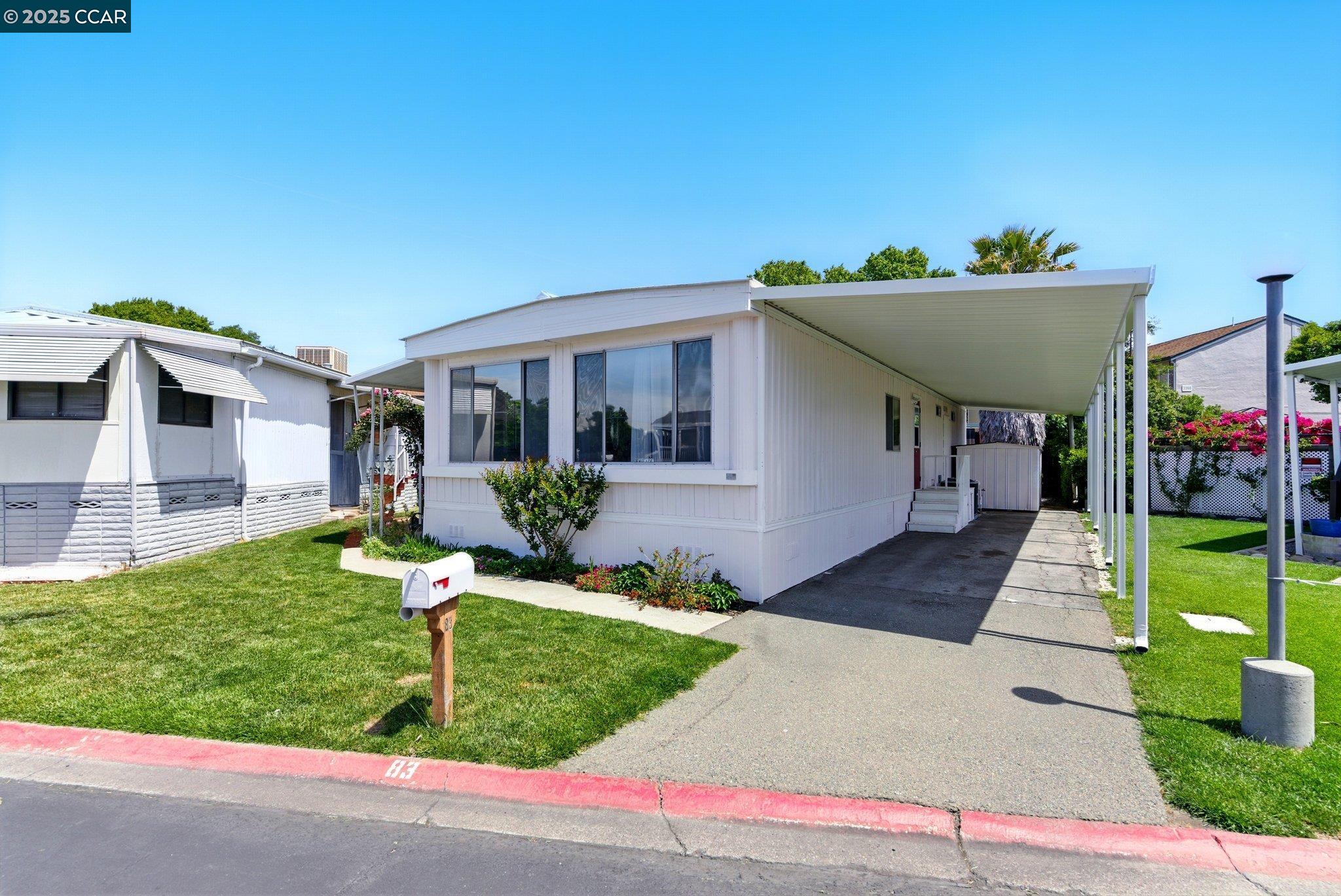Detail Gallery Image 2 of 33 For 83 a Street, Concord,  CA 94520 - 2 Beds | 2 Baths