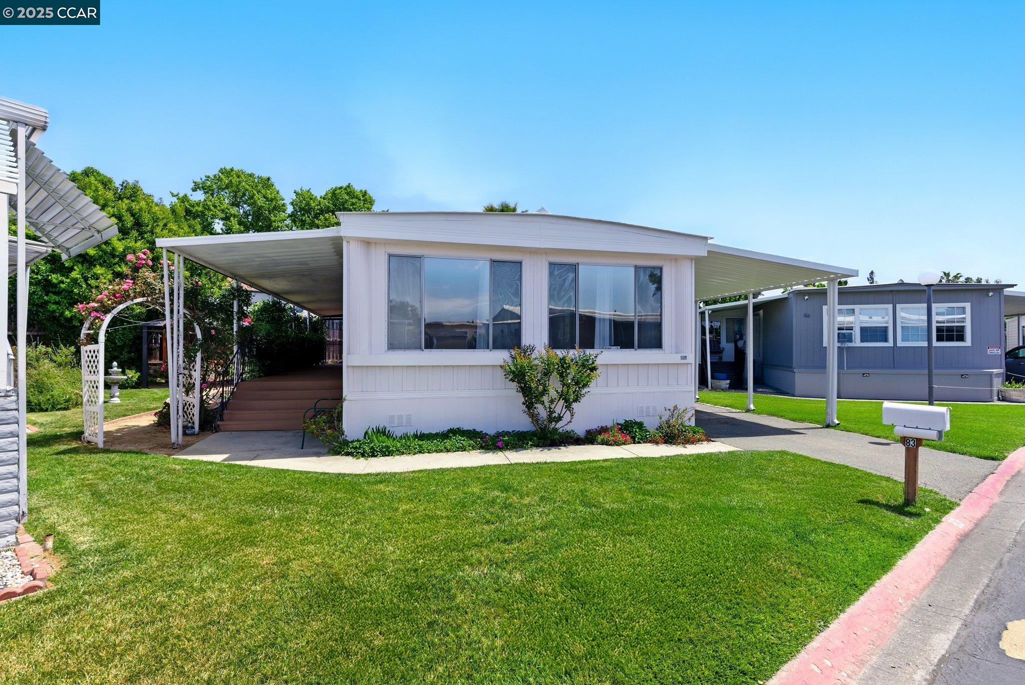 Detail Gallery Image 4 of 33 For 83 a Street, Concord,  CA 94520 - 2 Beds | 2 Baths
