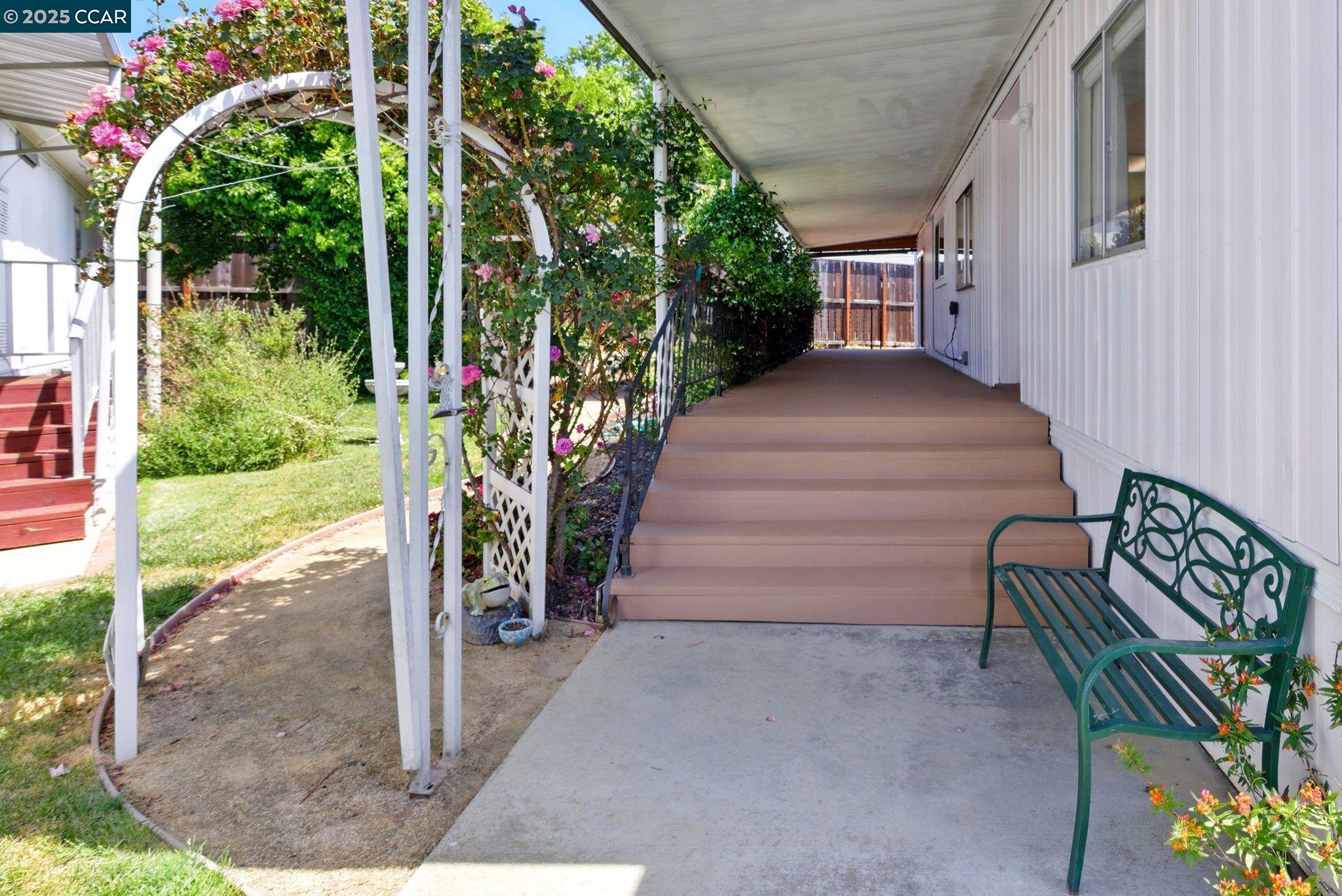 Detail Gallery Image 5 of 33 For 83 a Street, Concord,  CA 94520 - 2 Beds | 2 Baths