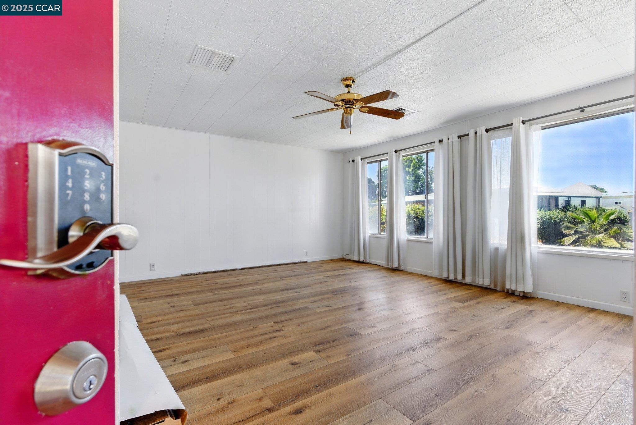 Detail Gallery Image 7 of 33 For 83 a Street, Concord,  CA 94520 - 2 Beds | 2 Baths
