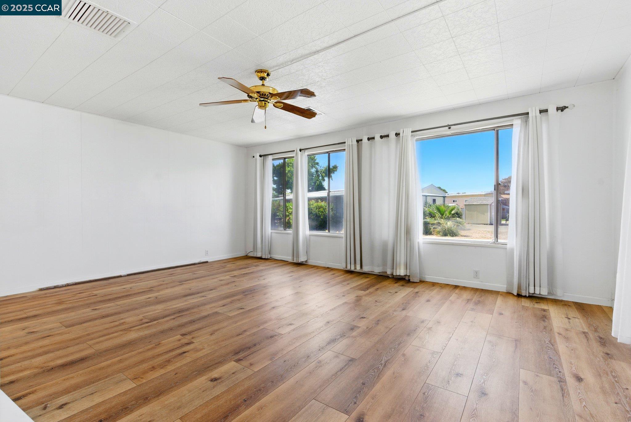 Detail Gallery Image 8 of 33 For 83 a Street, Concord,  CA 94520 - 2 Beds | 2 Baths