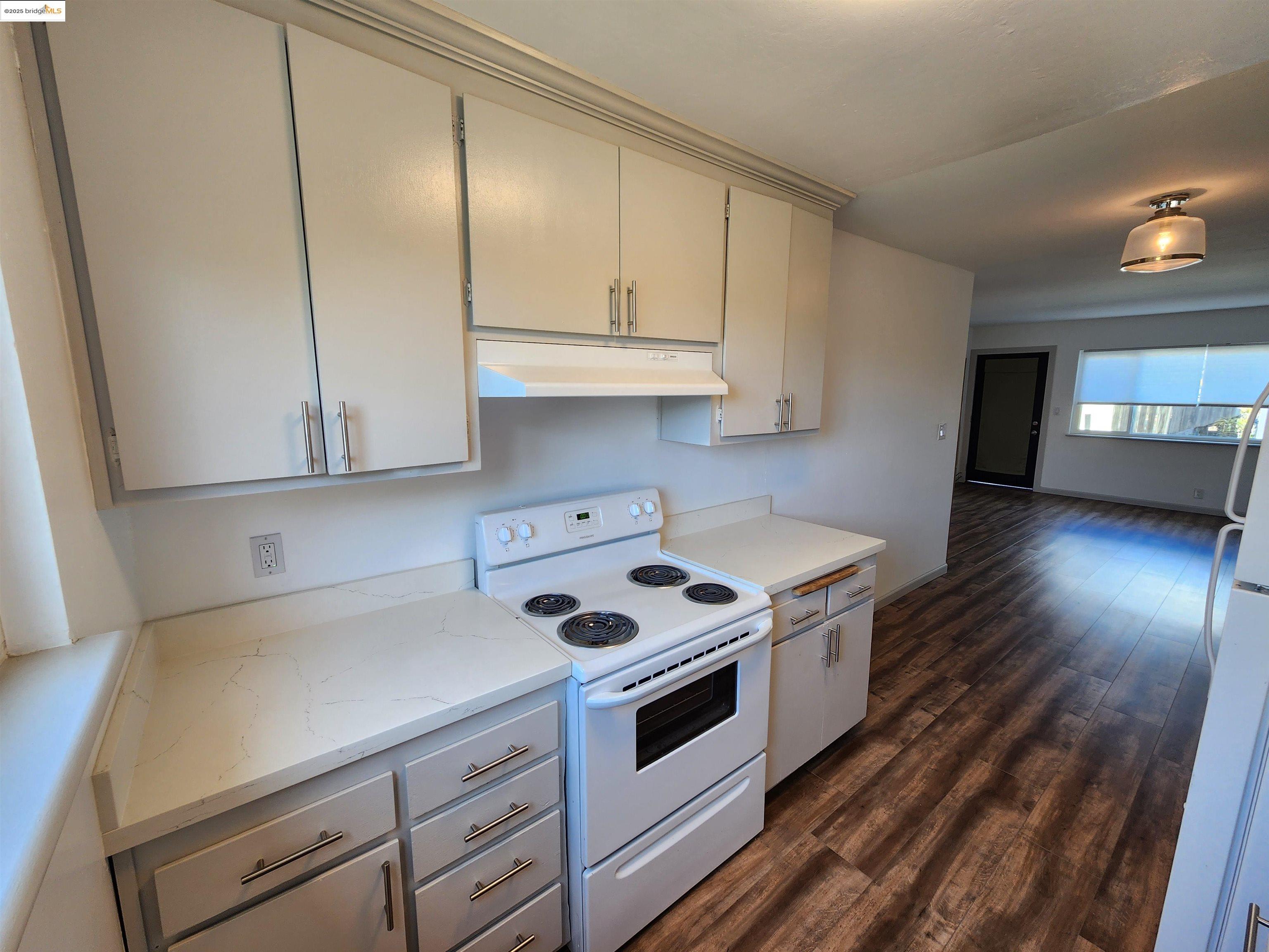 Detail Gallery Image 5 of 13 For 2724 Octavia St, Oakland,  CA 94619 - – Beds | – Baths