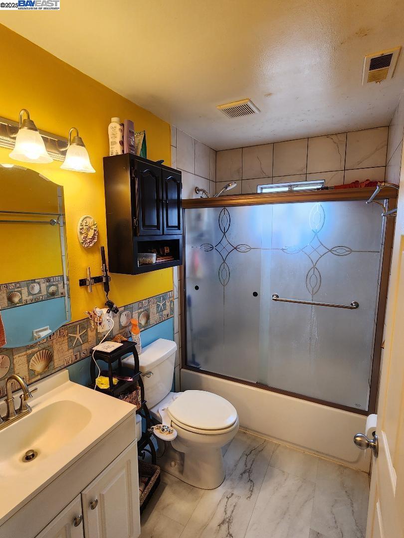 Detail Gallery Image 4 of 11 For 406 Elm, Manteca,  CA 95336 - 3 Beds | 1 Baths
