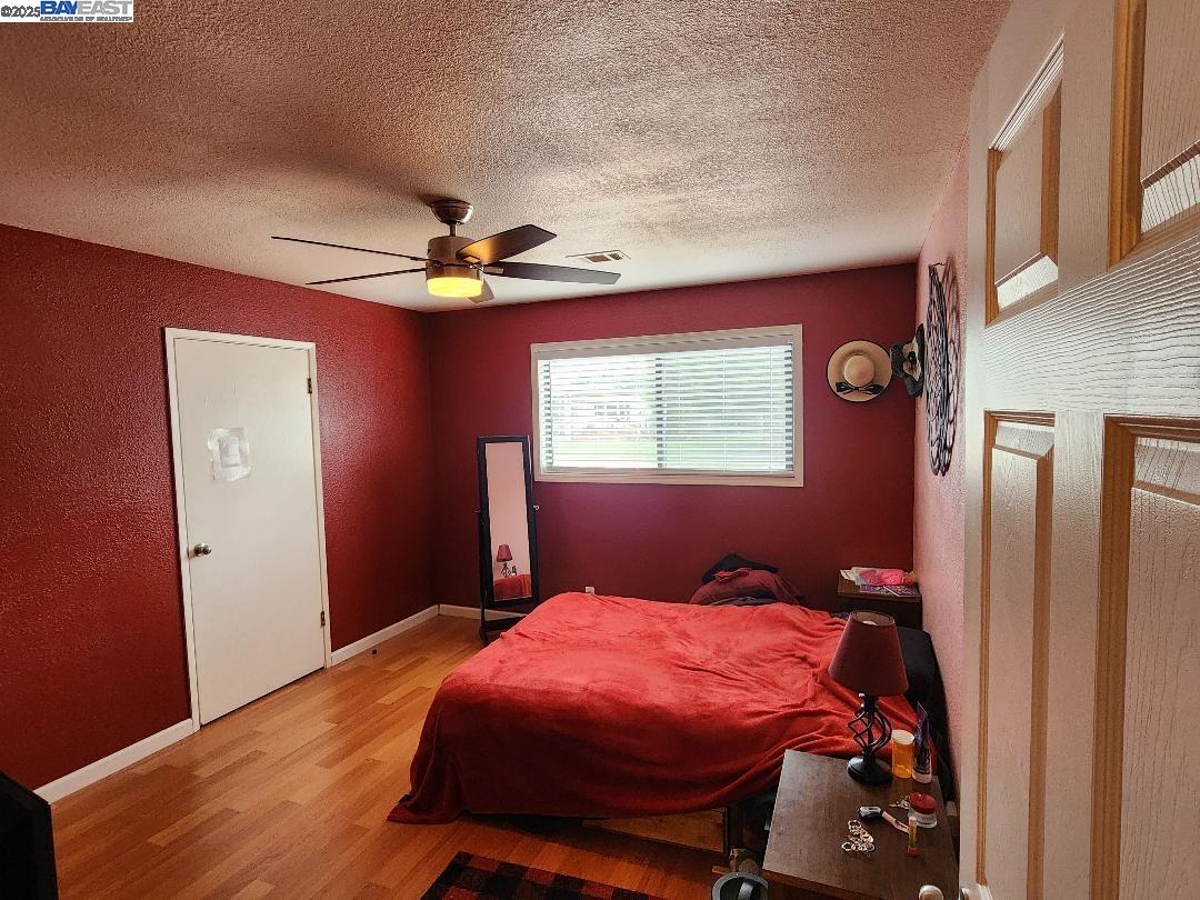 Detail Gallery Image 5 of 11 For 406 Elm, Manteca,  CA 95336 - 3 Beds | 1 Baths